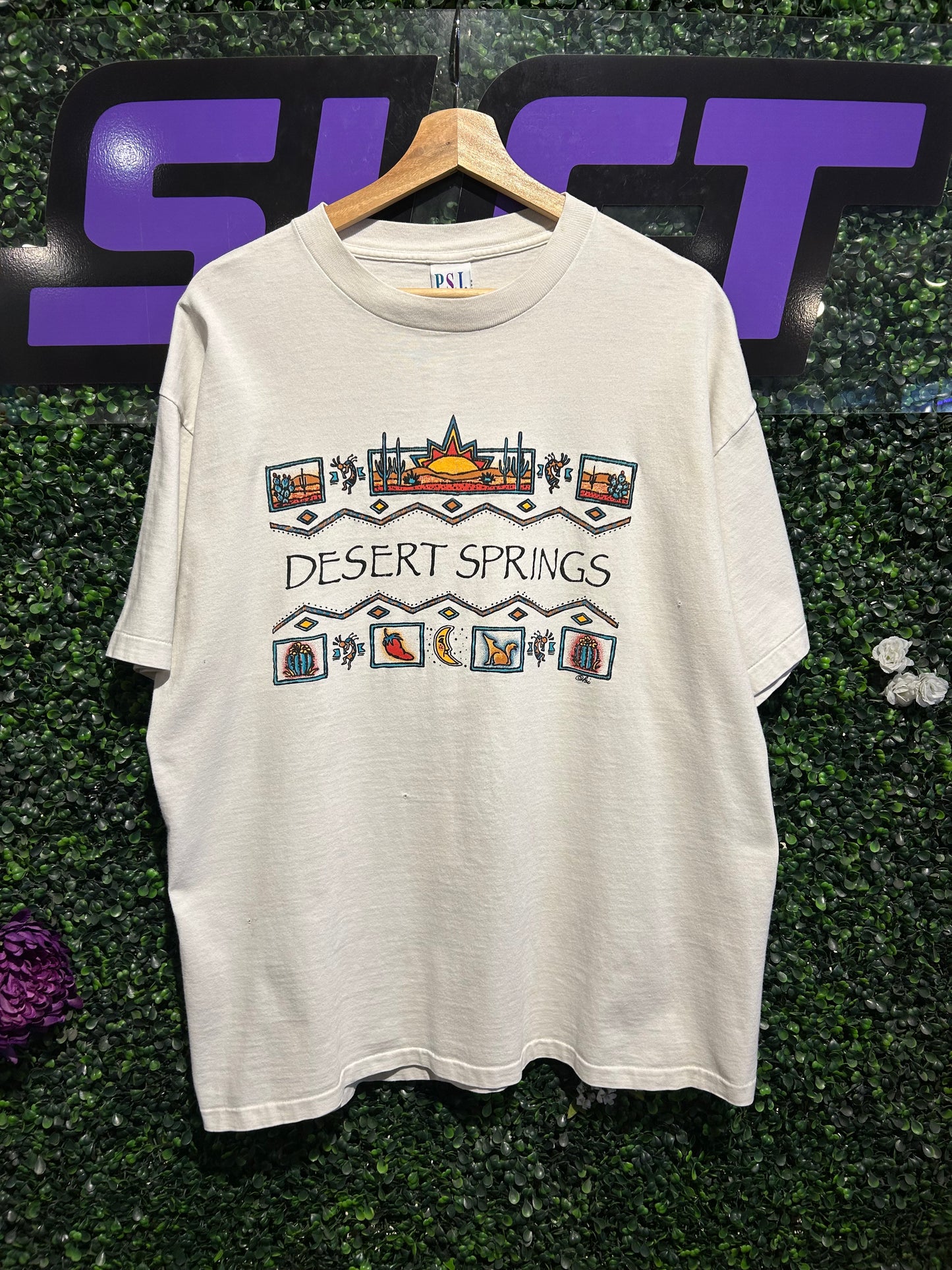 90s Desert Springs T-Shirt. Size L/XL