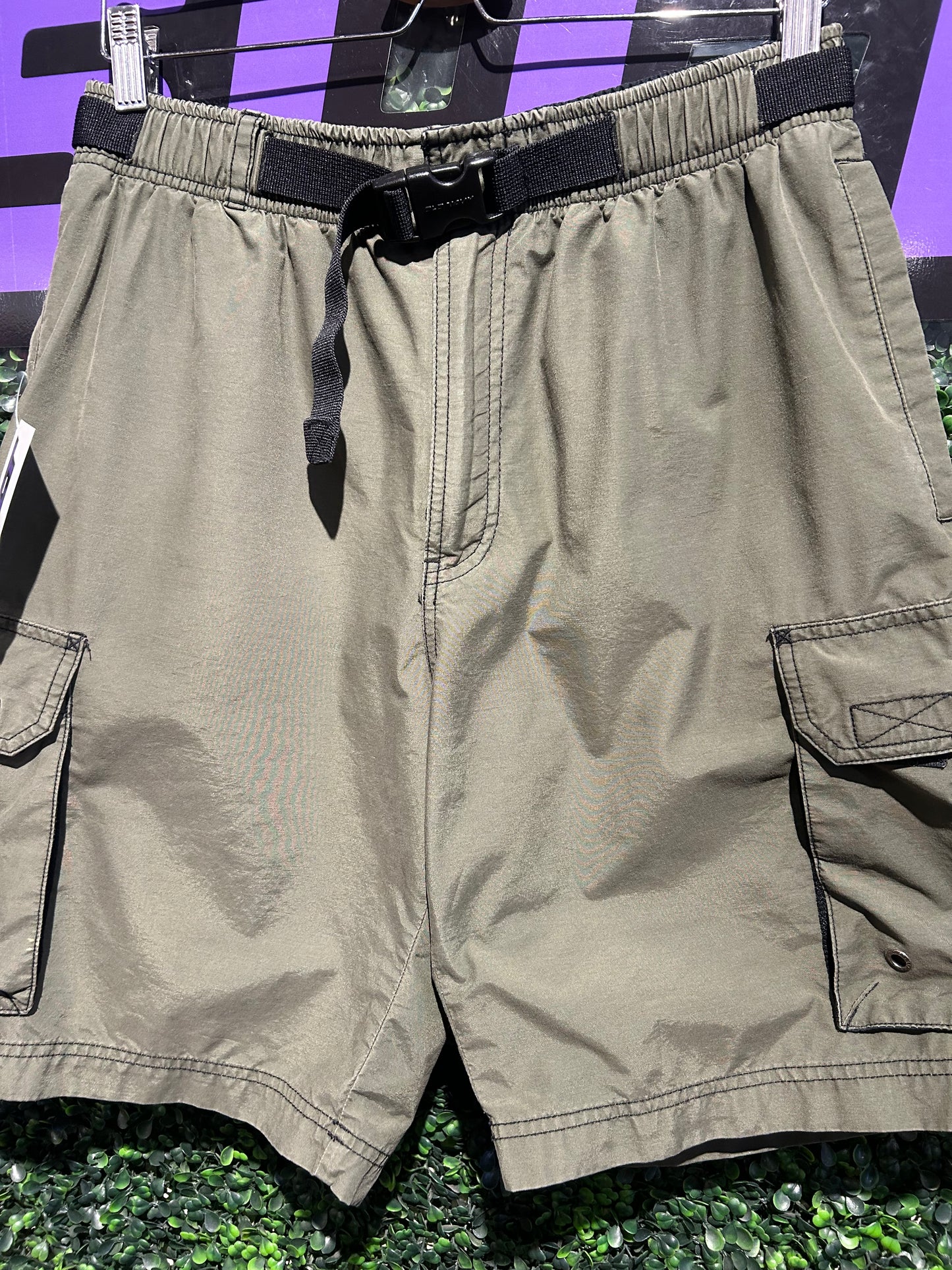 00s Old Navy Cargo Utility Shorts. Size Medium