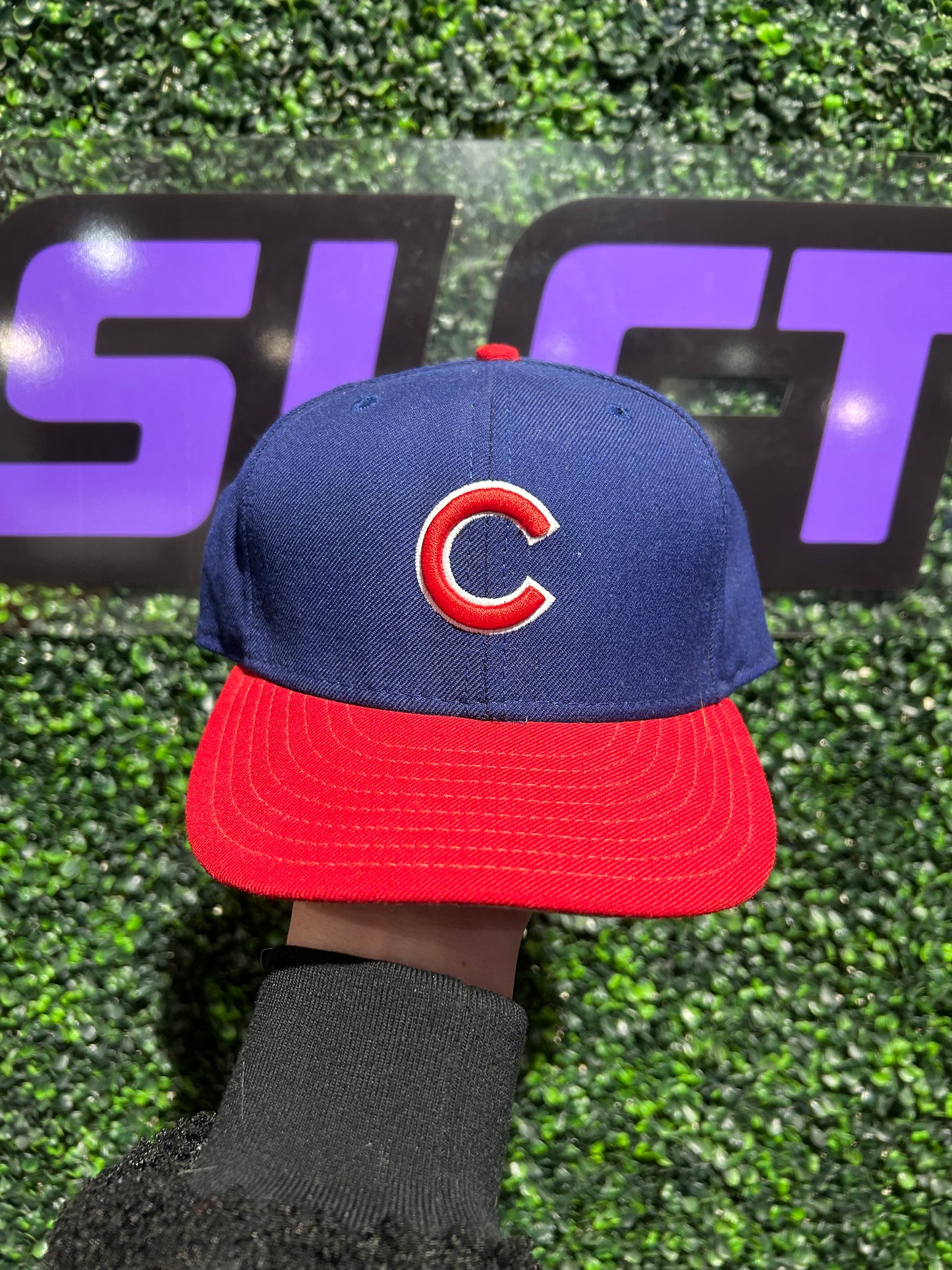 00s Chicago Cubs New Era Fitted Hat. Size 7 1/2