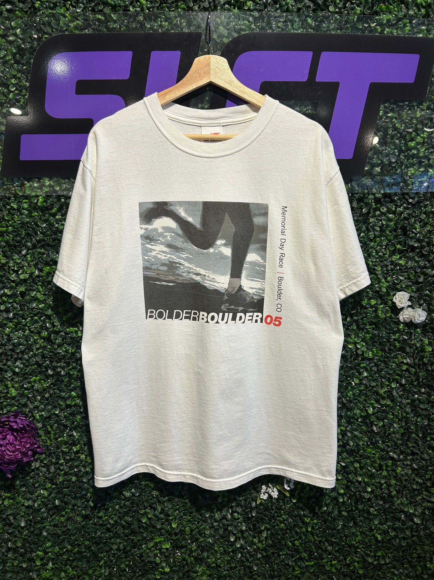 2005 Bolder Boulder New Balance T-Shirt. Size M/L