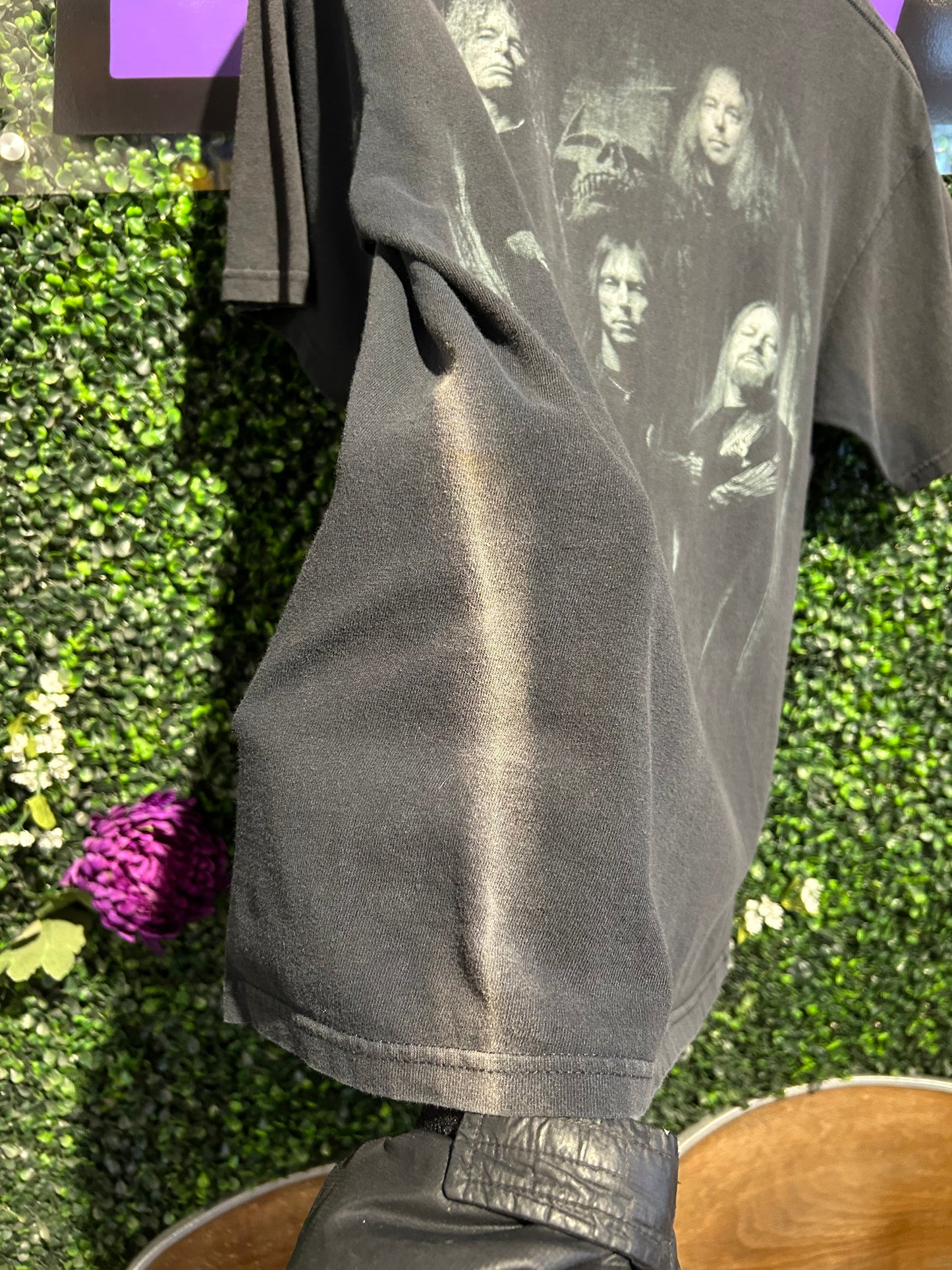 2010 Overkill Ironbound T-Shirt. Size Medium