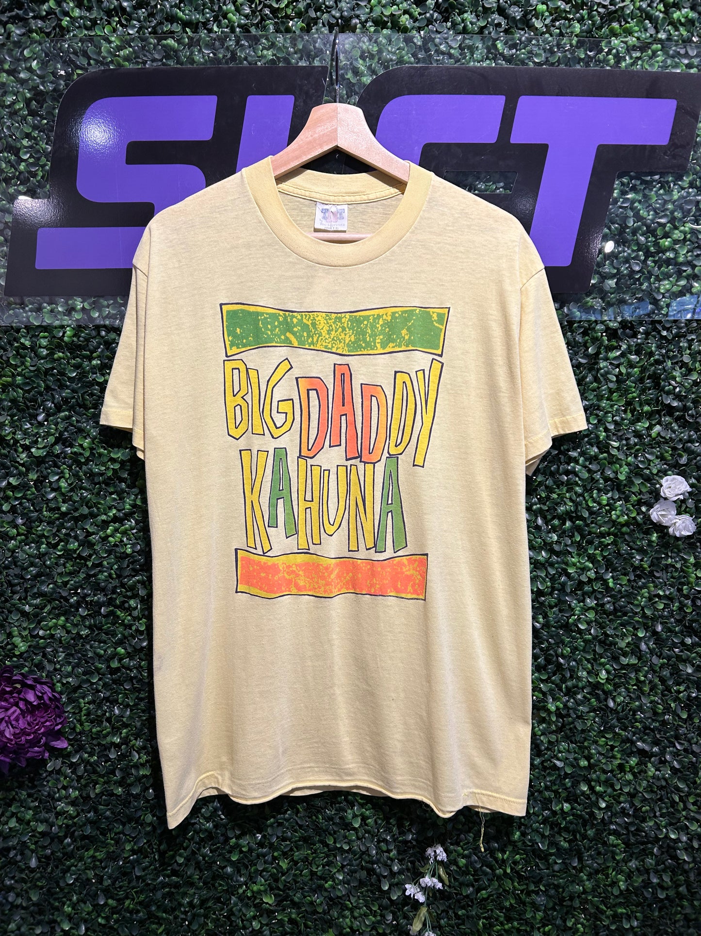 90s Big Daddy Kahuna T-Shirt. Size Large