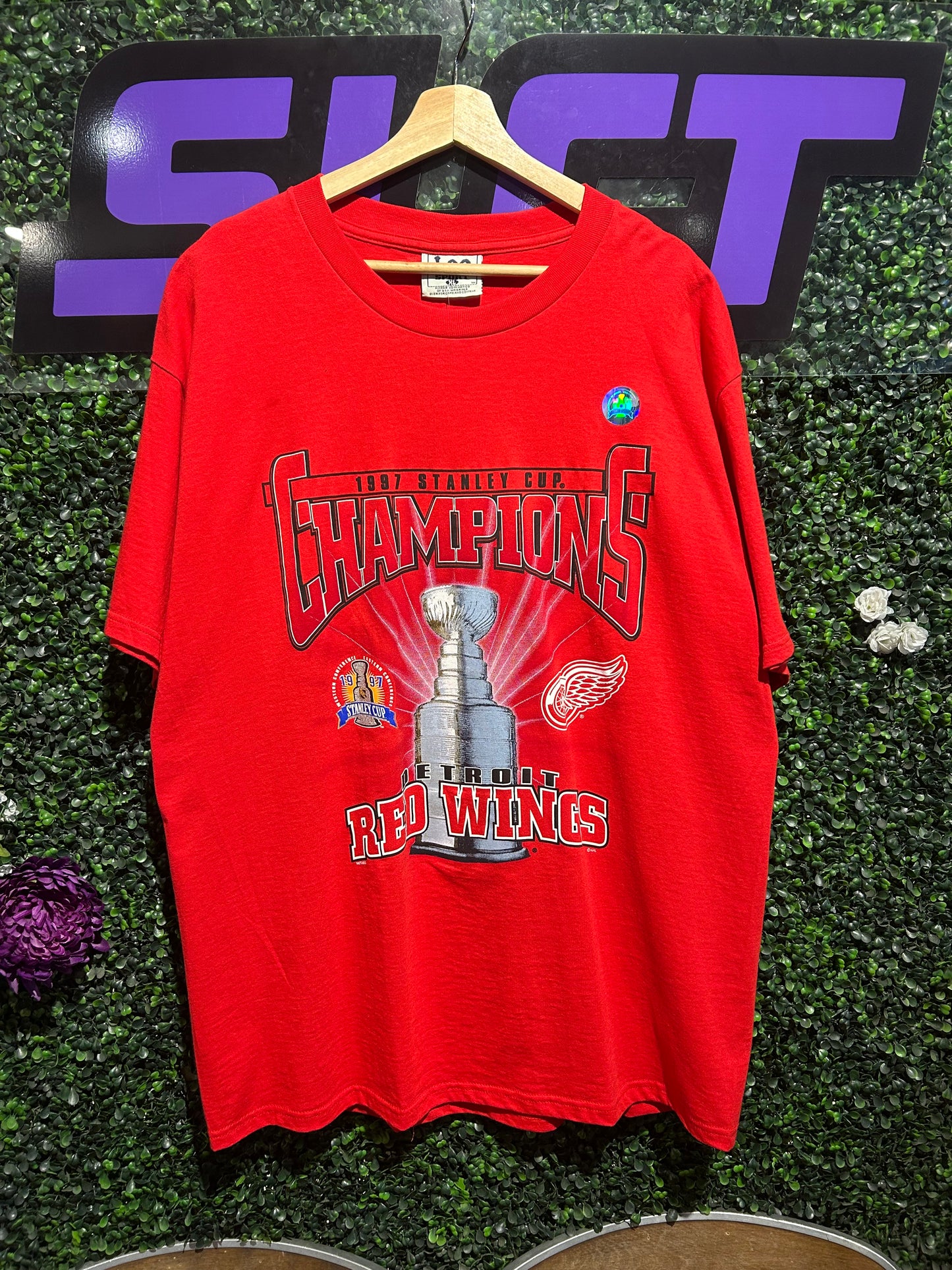 1997 Detroit Red Wings Stanley Cup T-Shirt. Size XL