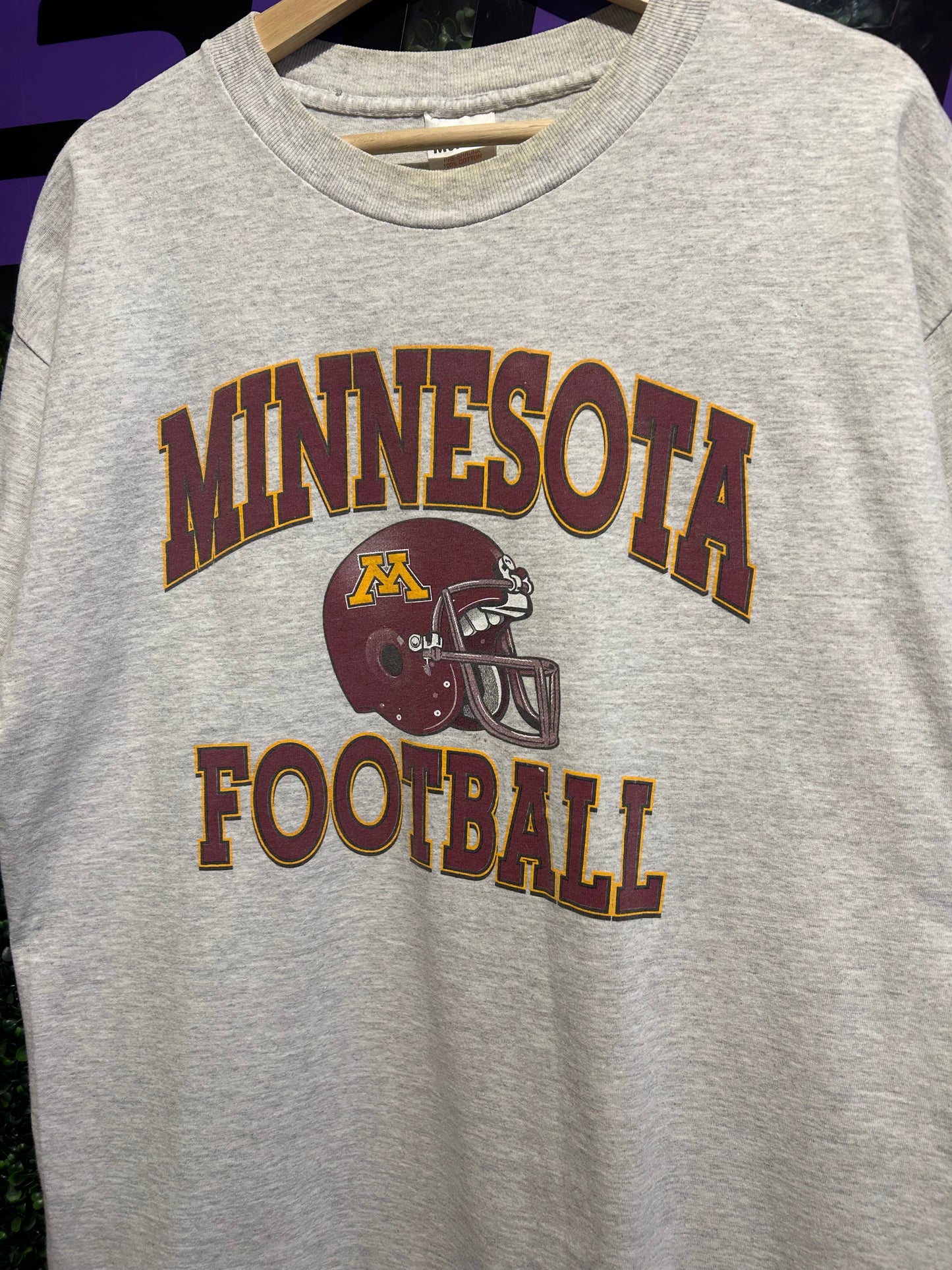 90s Minnesota Gophers Football T-Shirt. Size XL