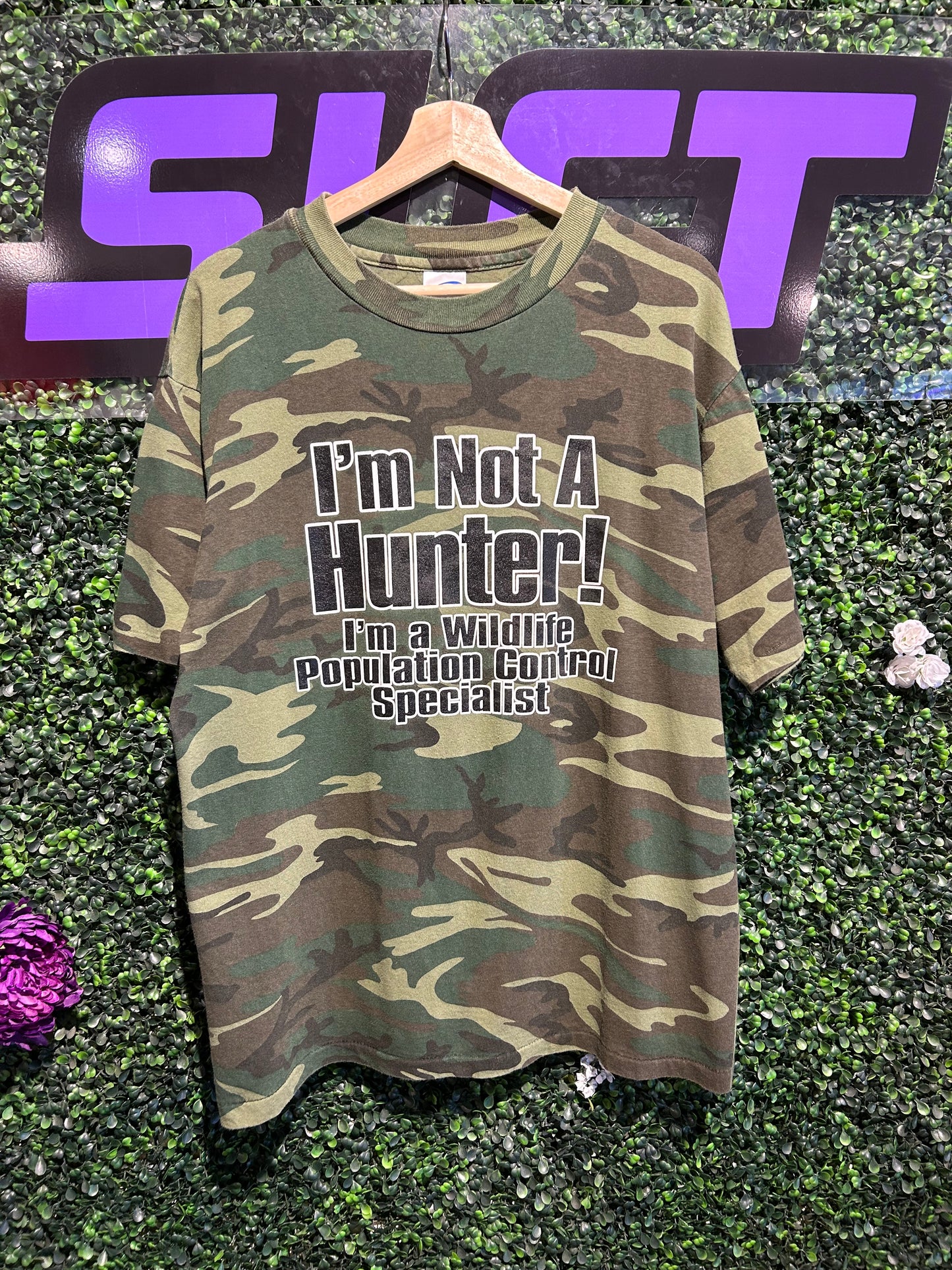 90s I’m Not A Hunter Camo T-Shirt. Size Large