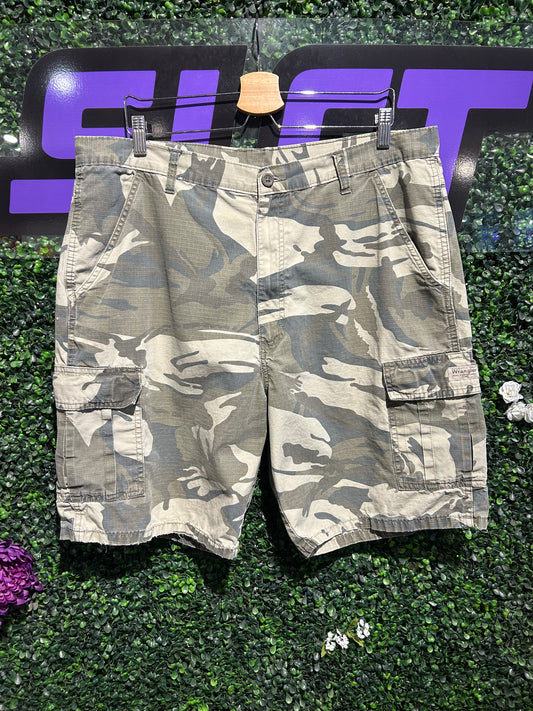 Vintage Wrangler Camo Cargo Shorts. 38” Waist