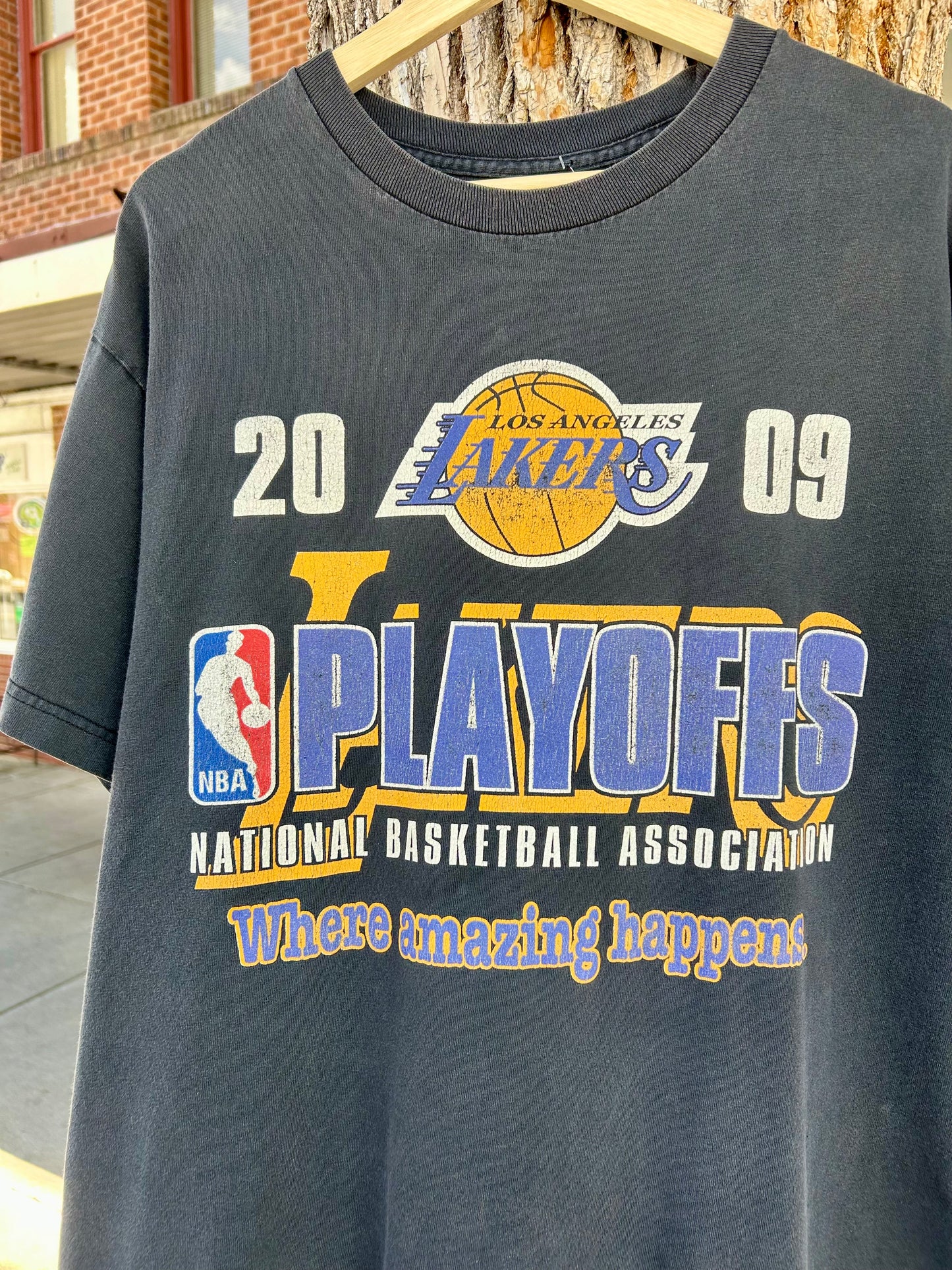 2009 Los Angeles Lakers NBA Playoffs T-Shirt. Size Large