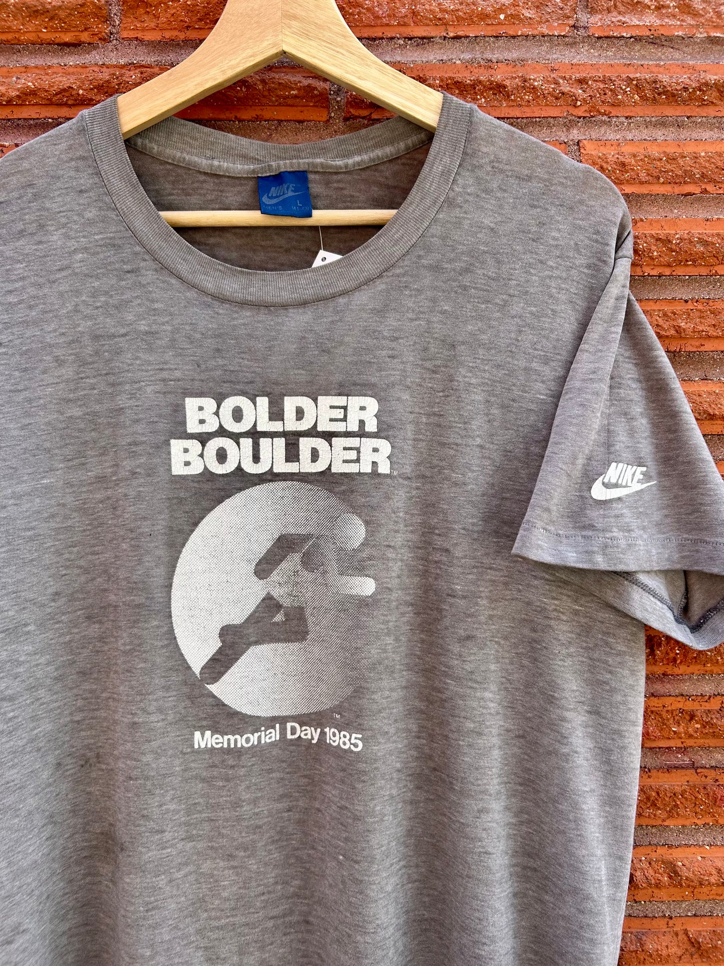 1985 Bolder Boulder Nike Race Official T-Shirt. Size Large