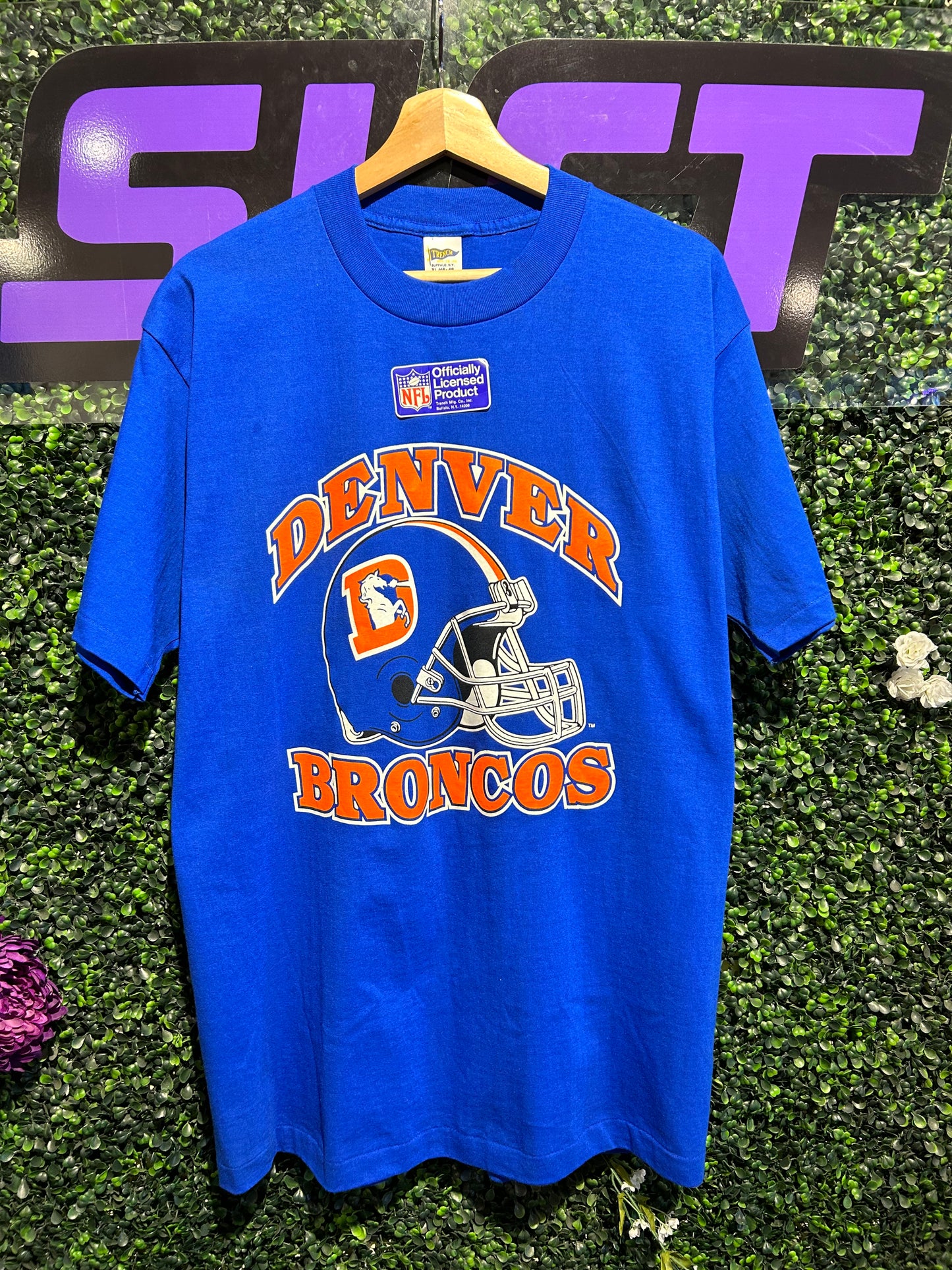 80s Denver Broncos T-Shirt. Size L/XL