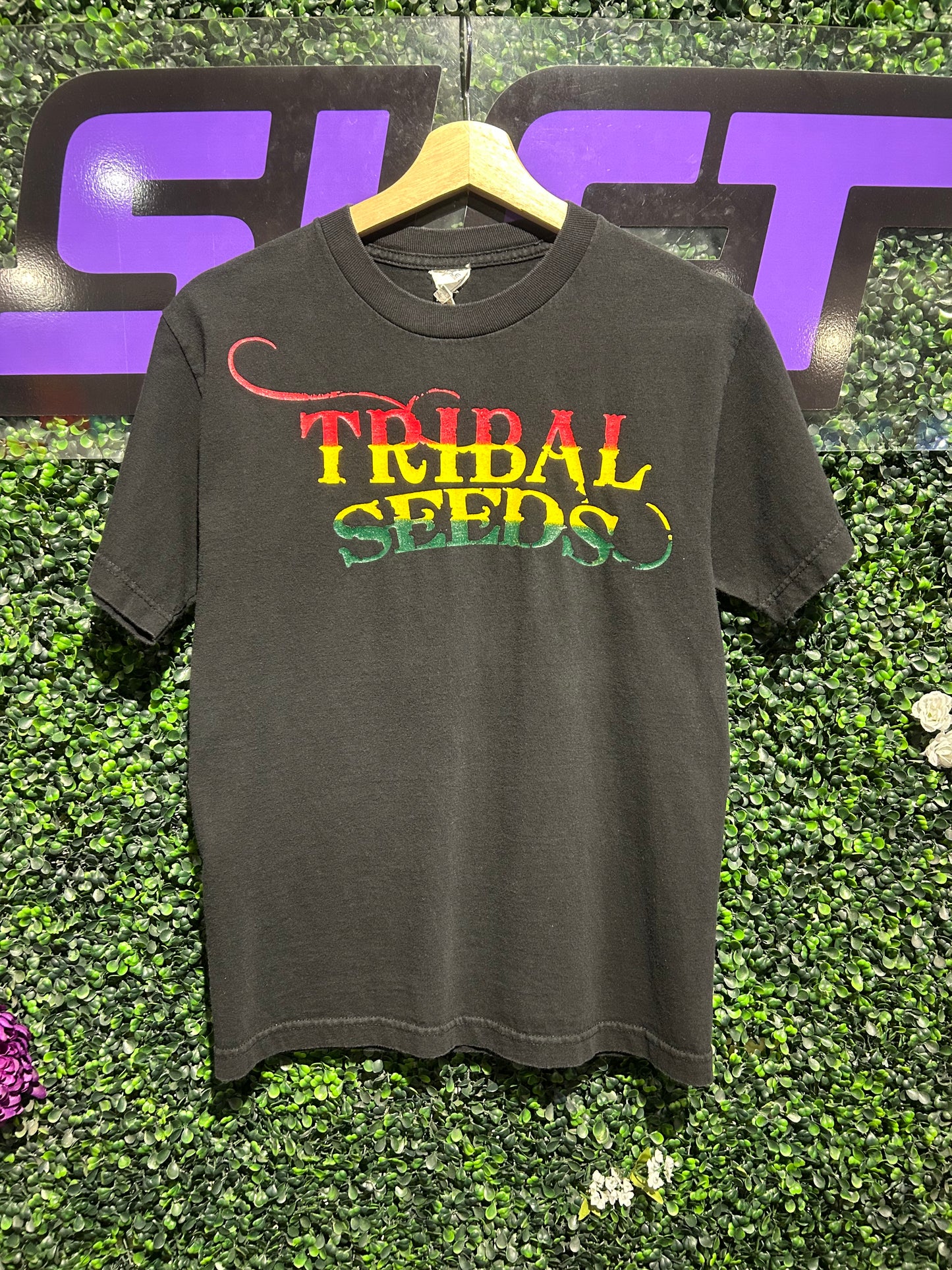 00s Tribal Seeds T-Shirt. Size S/M
