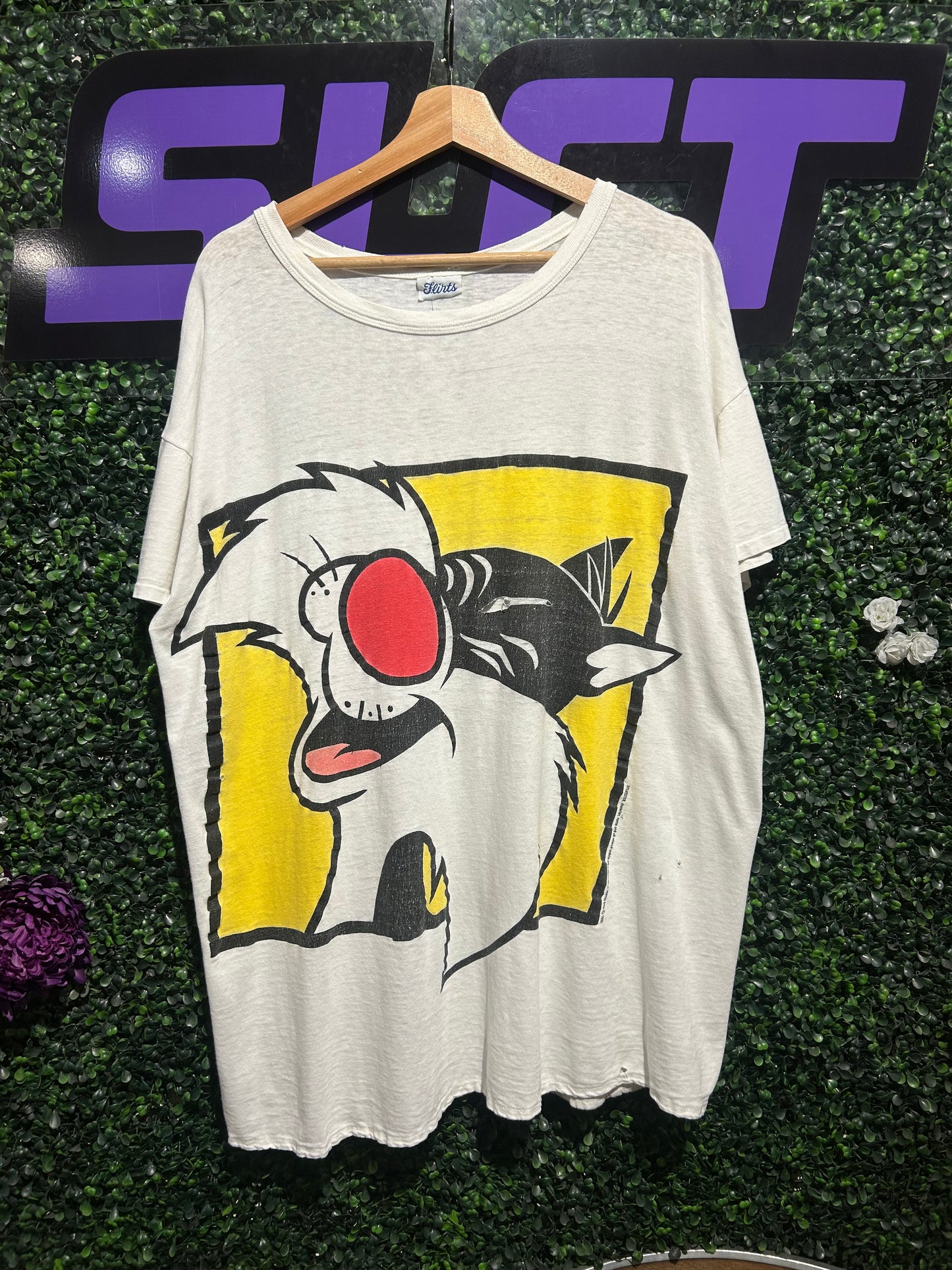 1992 Sylvester The Cat Flirts Sleep T-Shirt. Size XXL