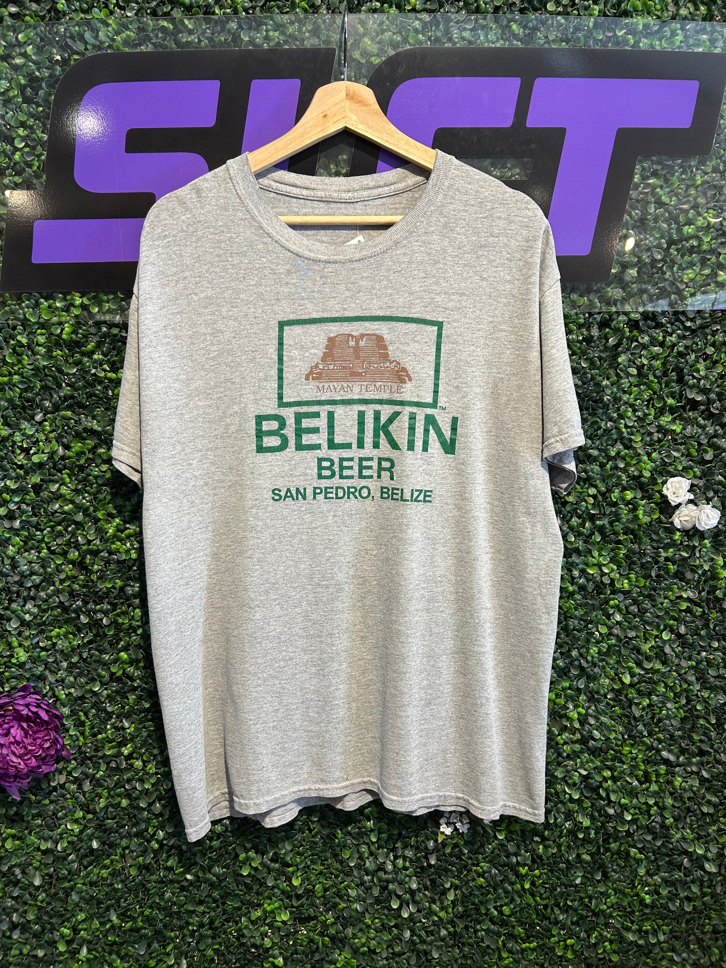 00s Belikin Beer Belize T-Shirt. Size Large