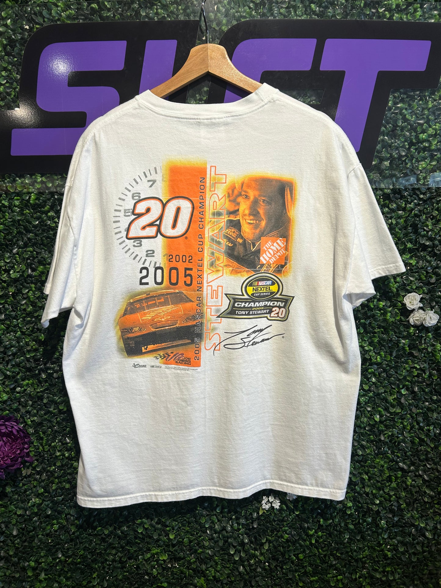 2005 Tony Stewart NASCAR T-Shirt. Size L/XL