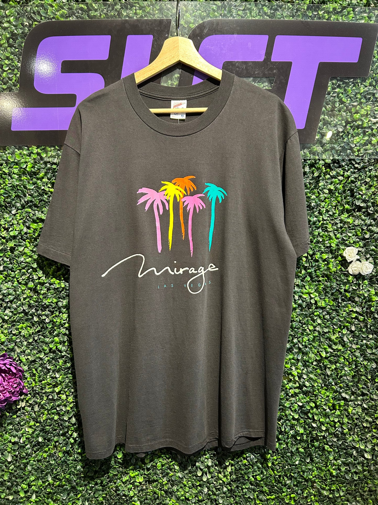 90s Mirage Las Vegas T-Shirt. Size L/XL