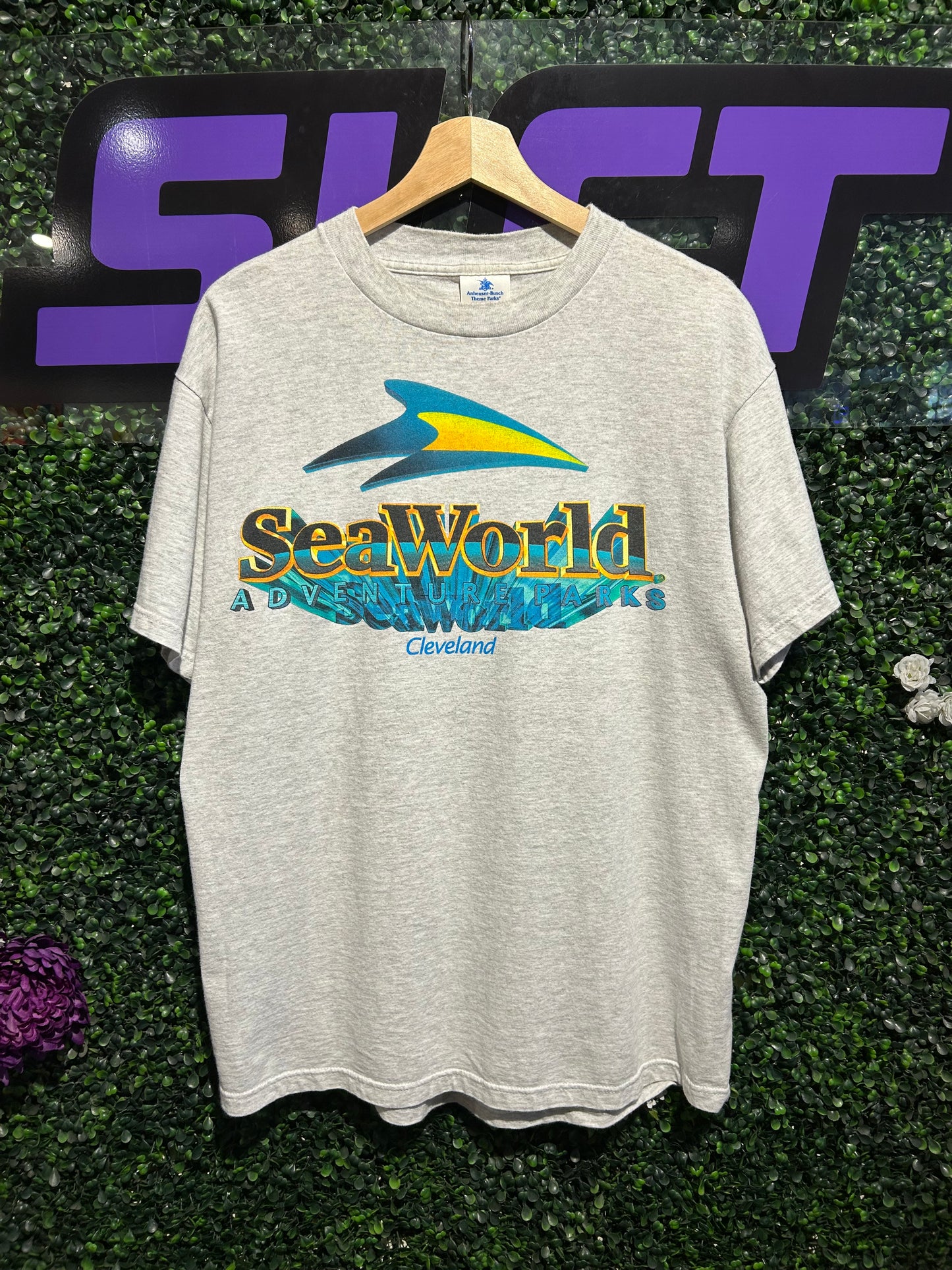 90s Sea World Cleveland T-Shirt. Size Large