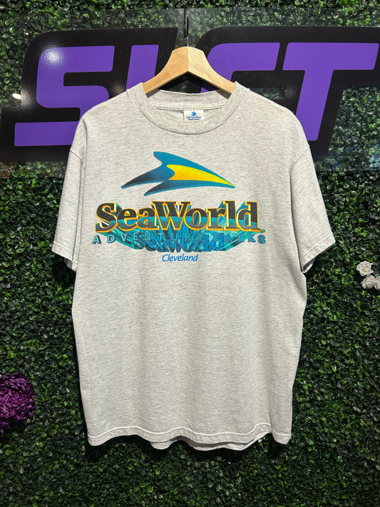 90s Sea World Cleveland T-Shirt. Size Large