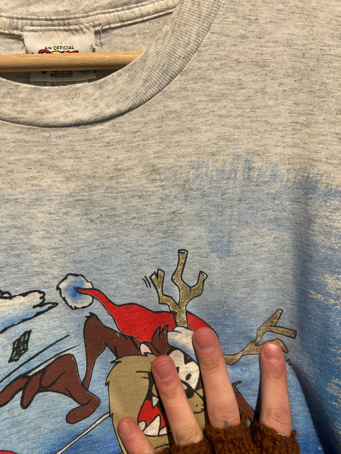 1995 Looney Tunes Christmas T-Shirt. Size Large