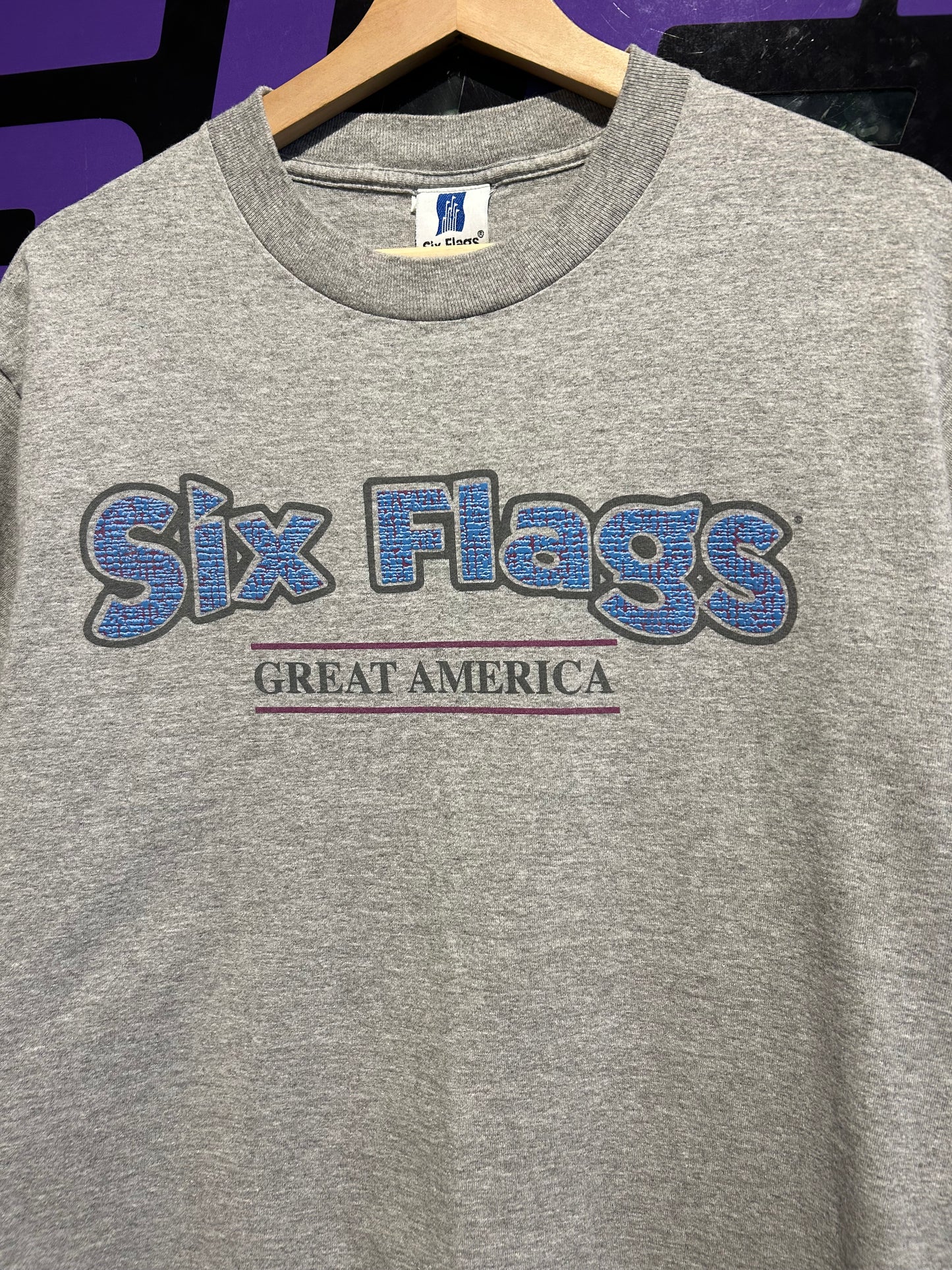 90s Six Flags T-Shirt. Size Medium