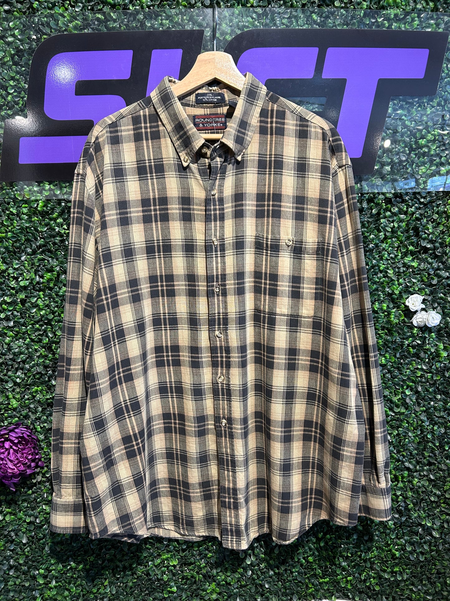 00s Roundtree & Yorke Button-Up Shirt. Size XXL