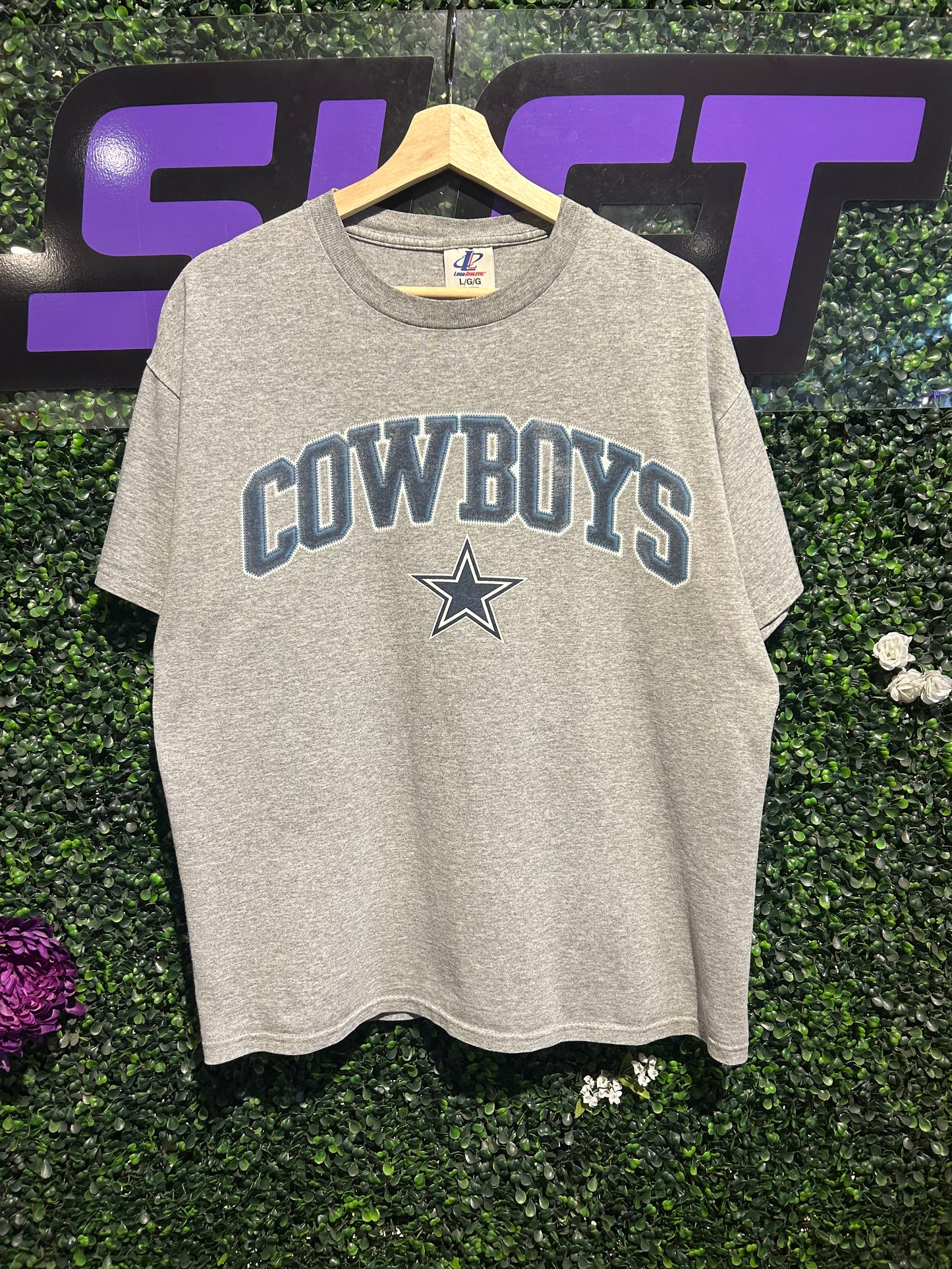 Vintage Dallas Cowboys T-Shirt. Size Large