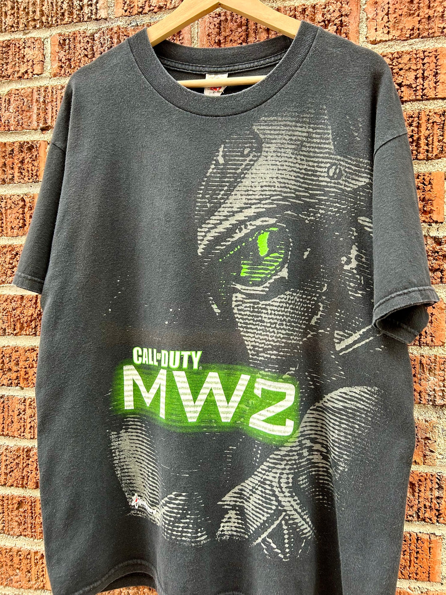 2009 Call Of Duty Modern Warfare 2 Video-Game Promo T-Shirt. Size Large