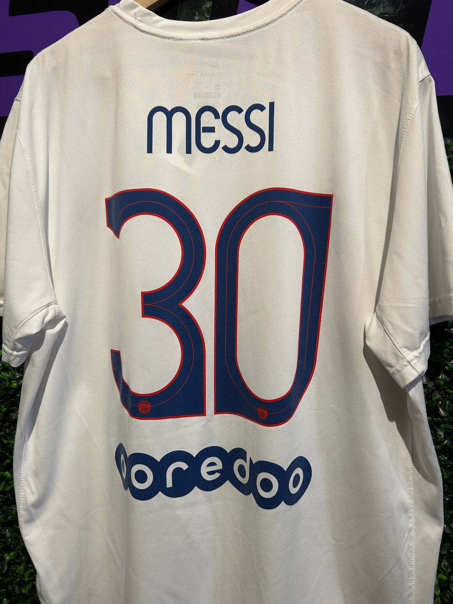 00s Paris Saint-Germain #30 Lionel Messi Nike Jersey Shirt. Size XL