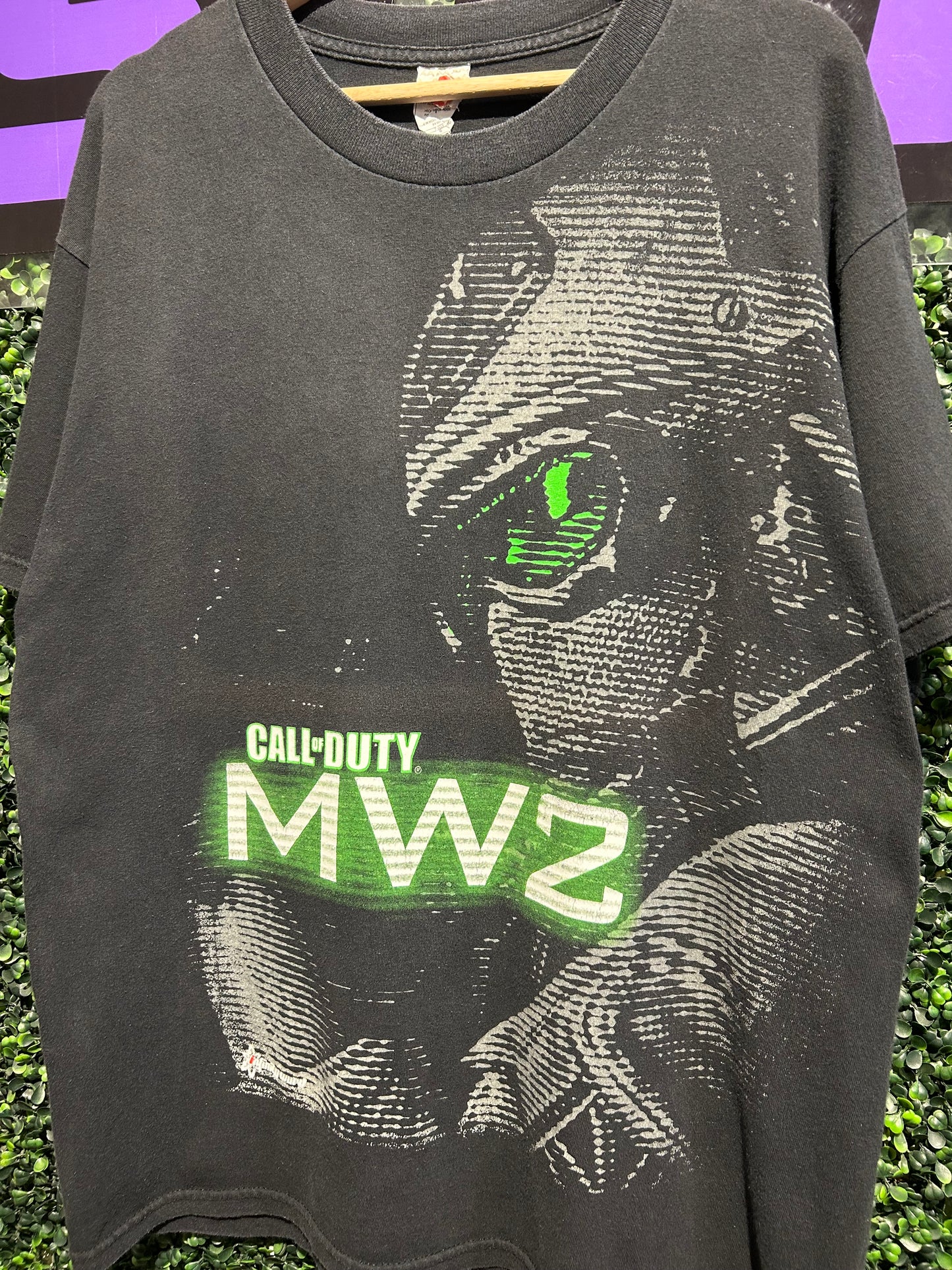 2009 Call Of Duty Modern Warfare 2 Video-Game Promo T-Shirt. Size Large