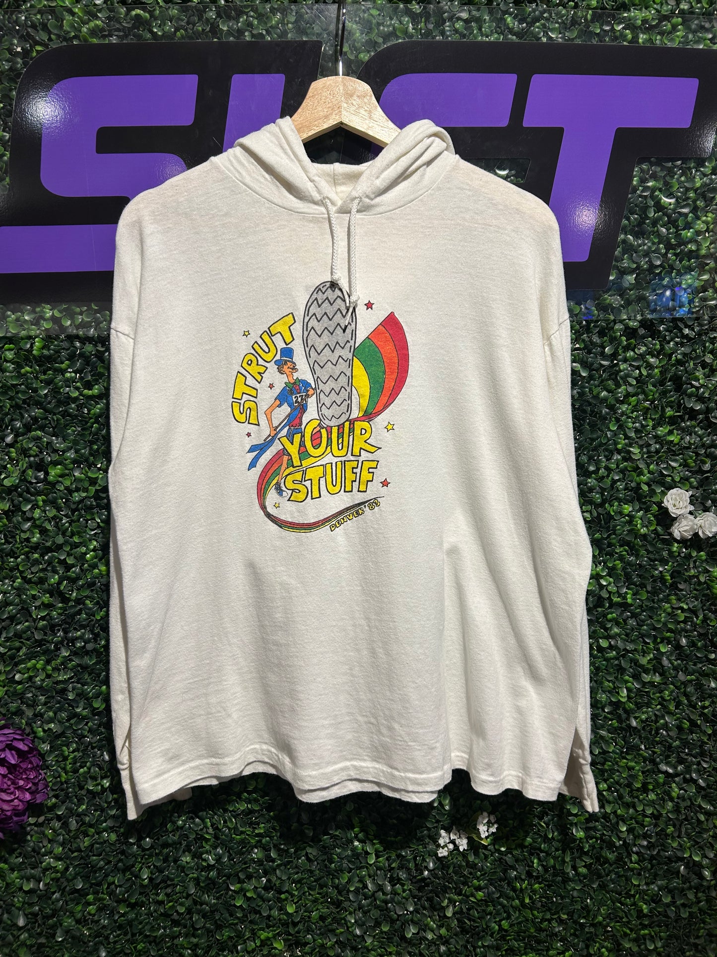 1983 Denver Strut Your Stuff Run Hoodie. Size M/L