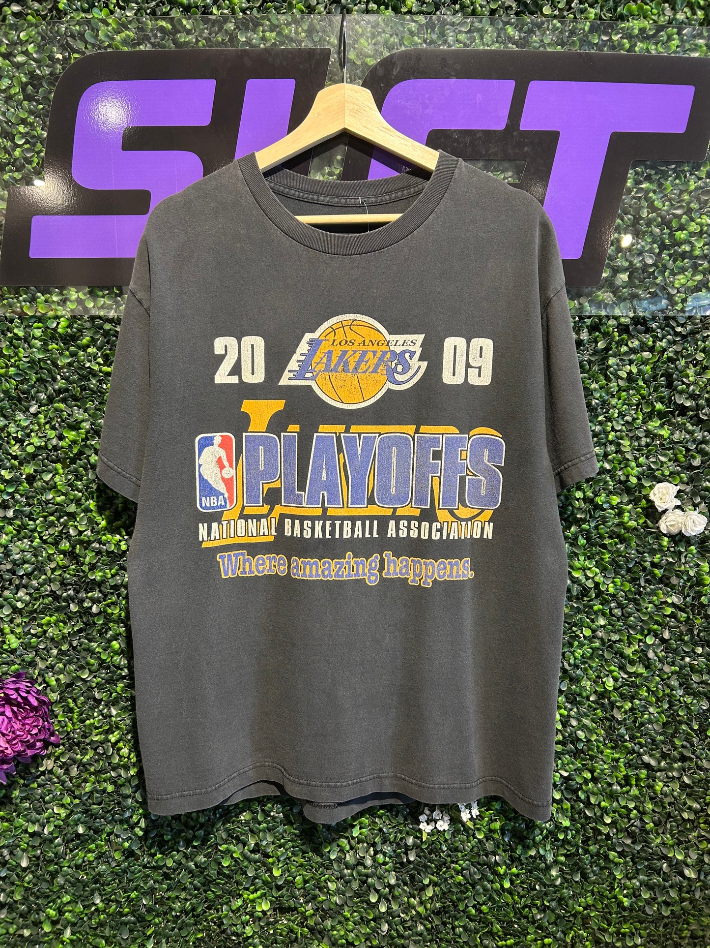 2009 Los Angeles Lakers NBA Playoffs T-Shirt. Size Large