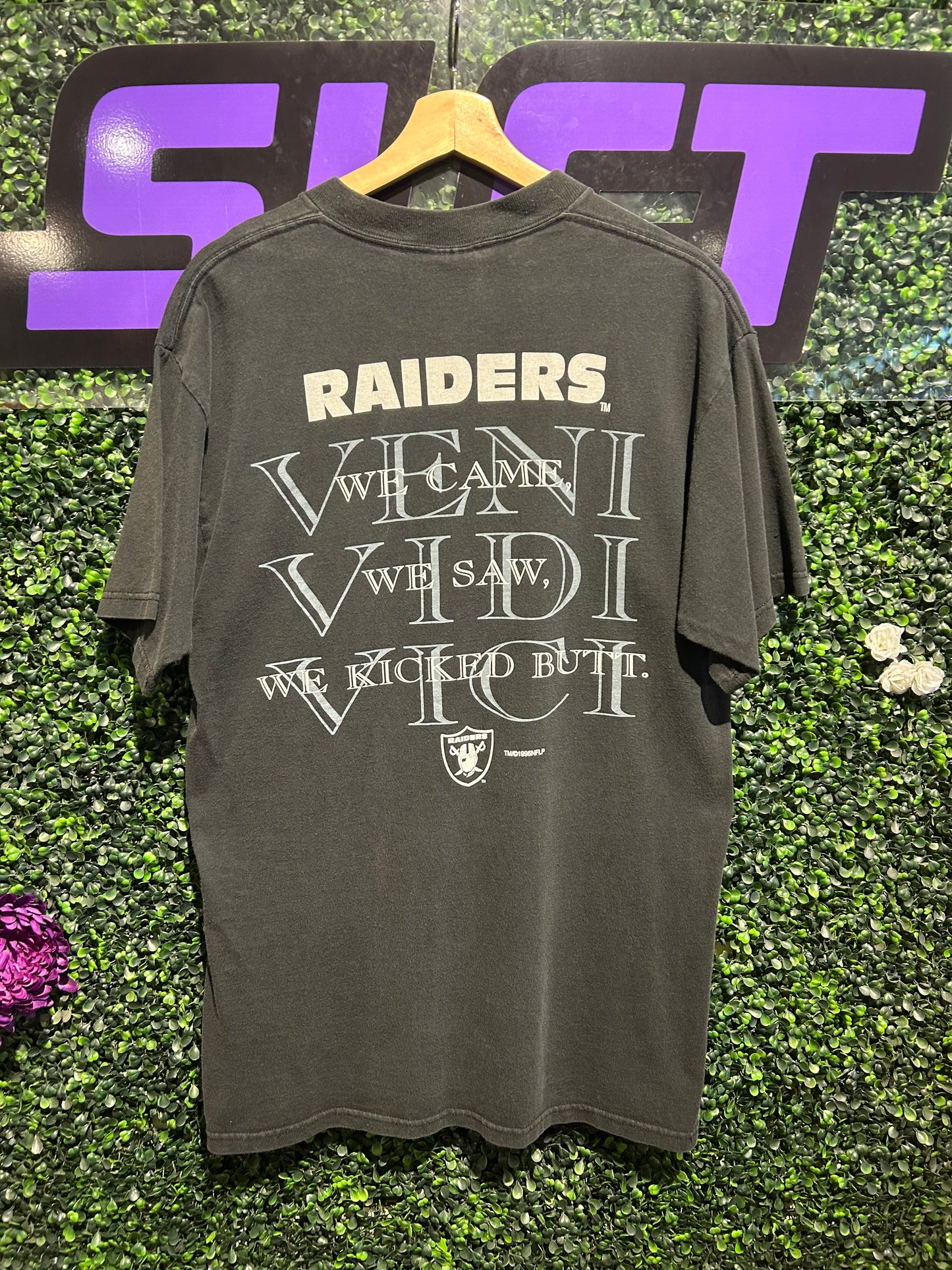 1996 Oakland Raiders Absolute Victory T-Shirt. Size Large