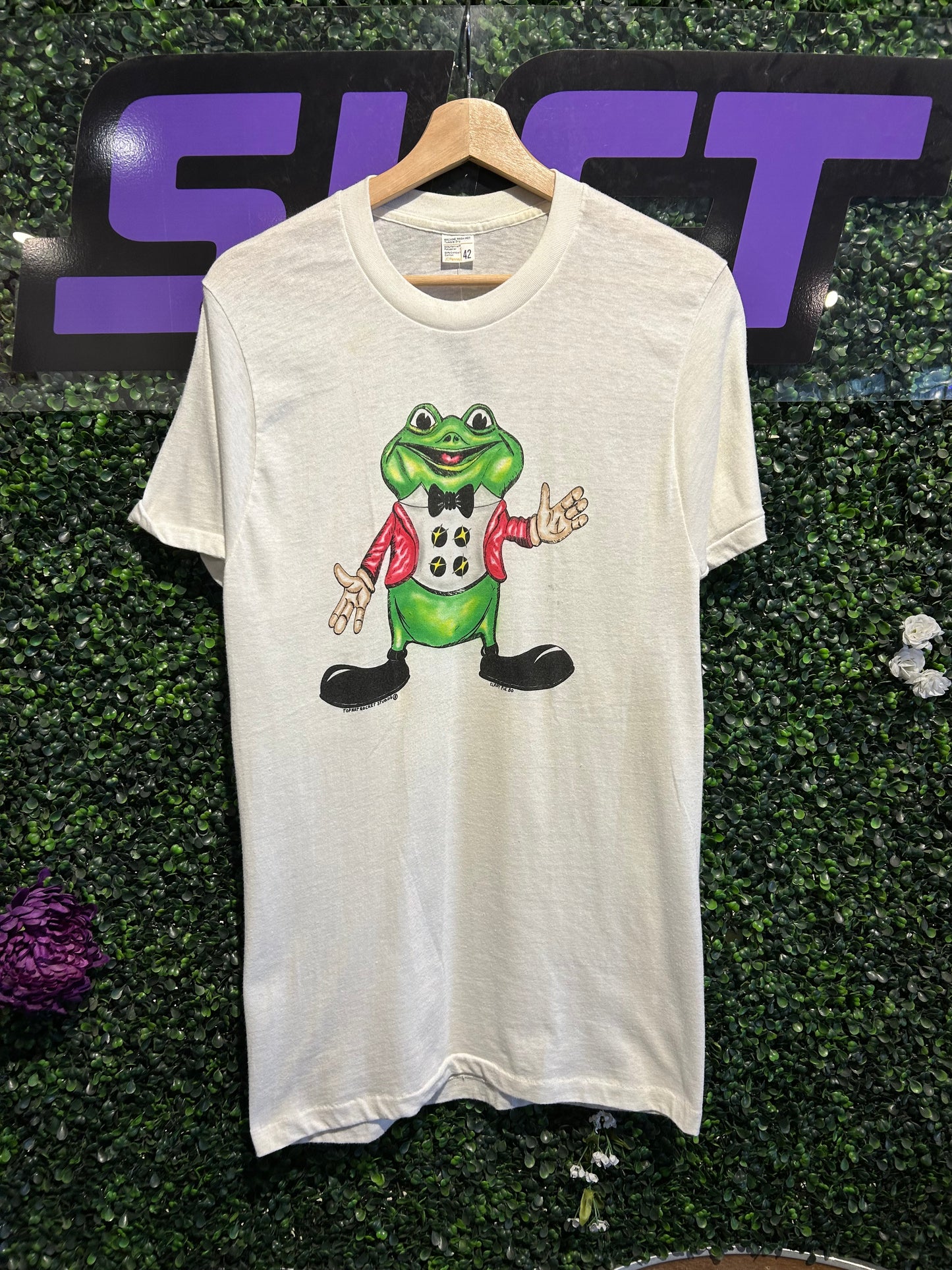 1980 Frog T-Shirt. Size S/M