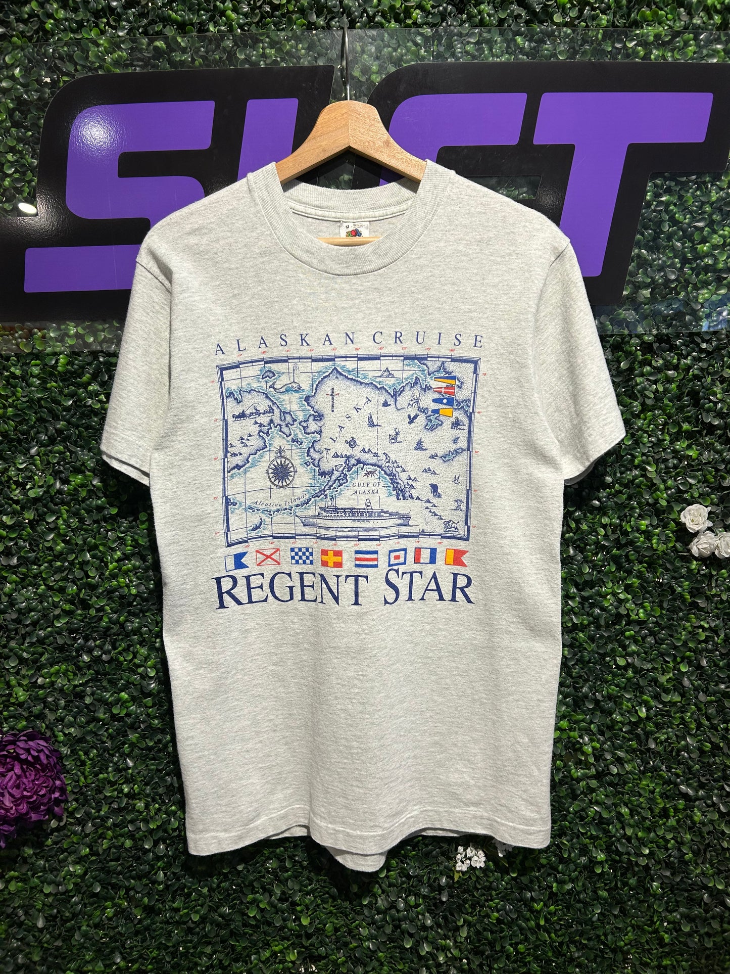 90s Alaskan Cruise Regent Star T-Shirt. Size Medium