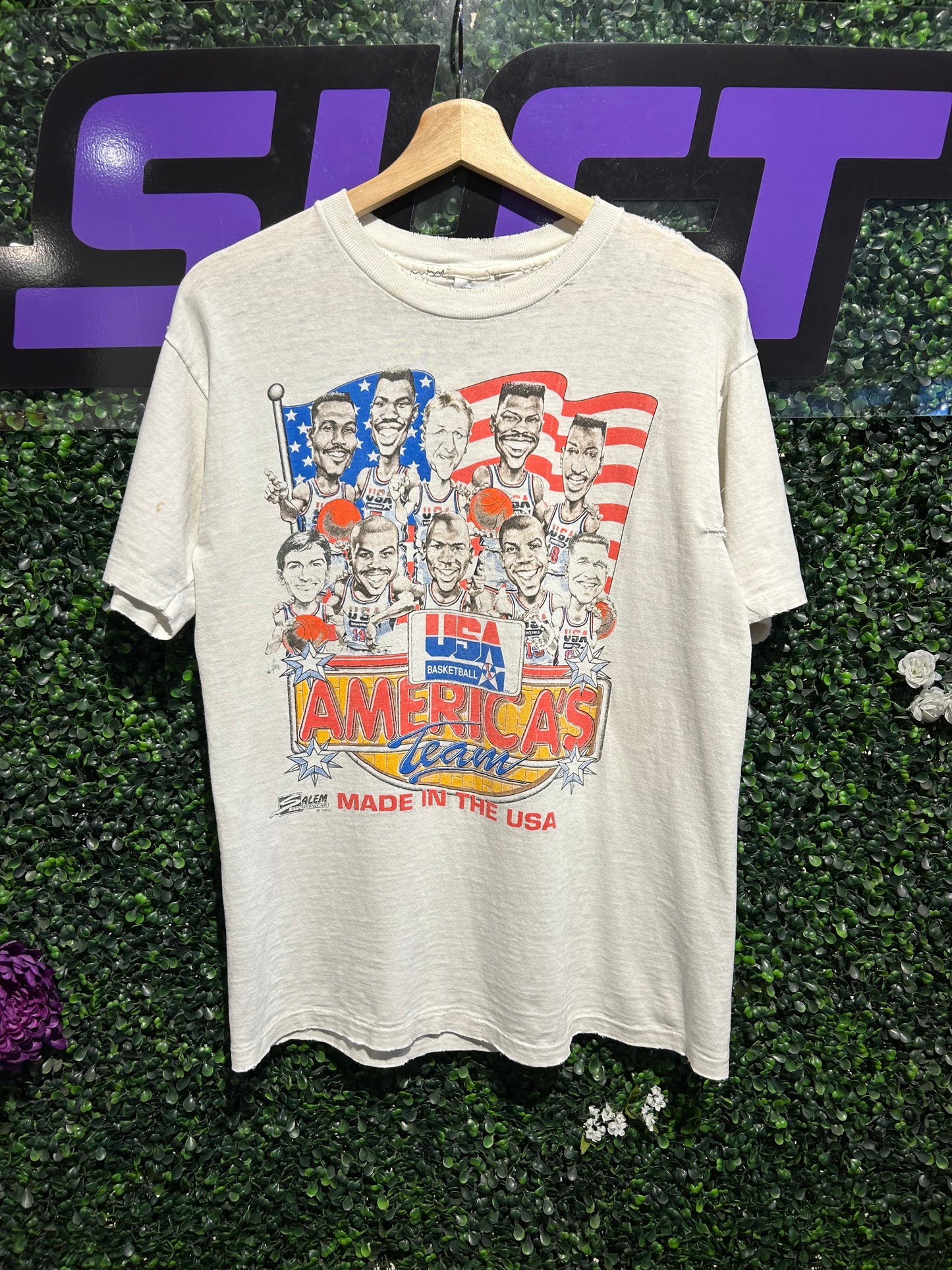 1992 USA Basketball “America’s Team” Salem Sportswear T-Shirt. Size Medium