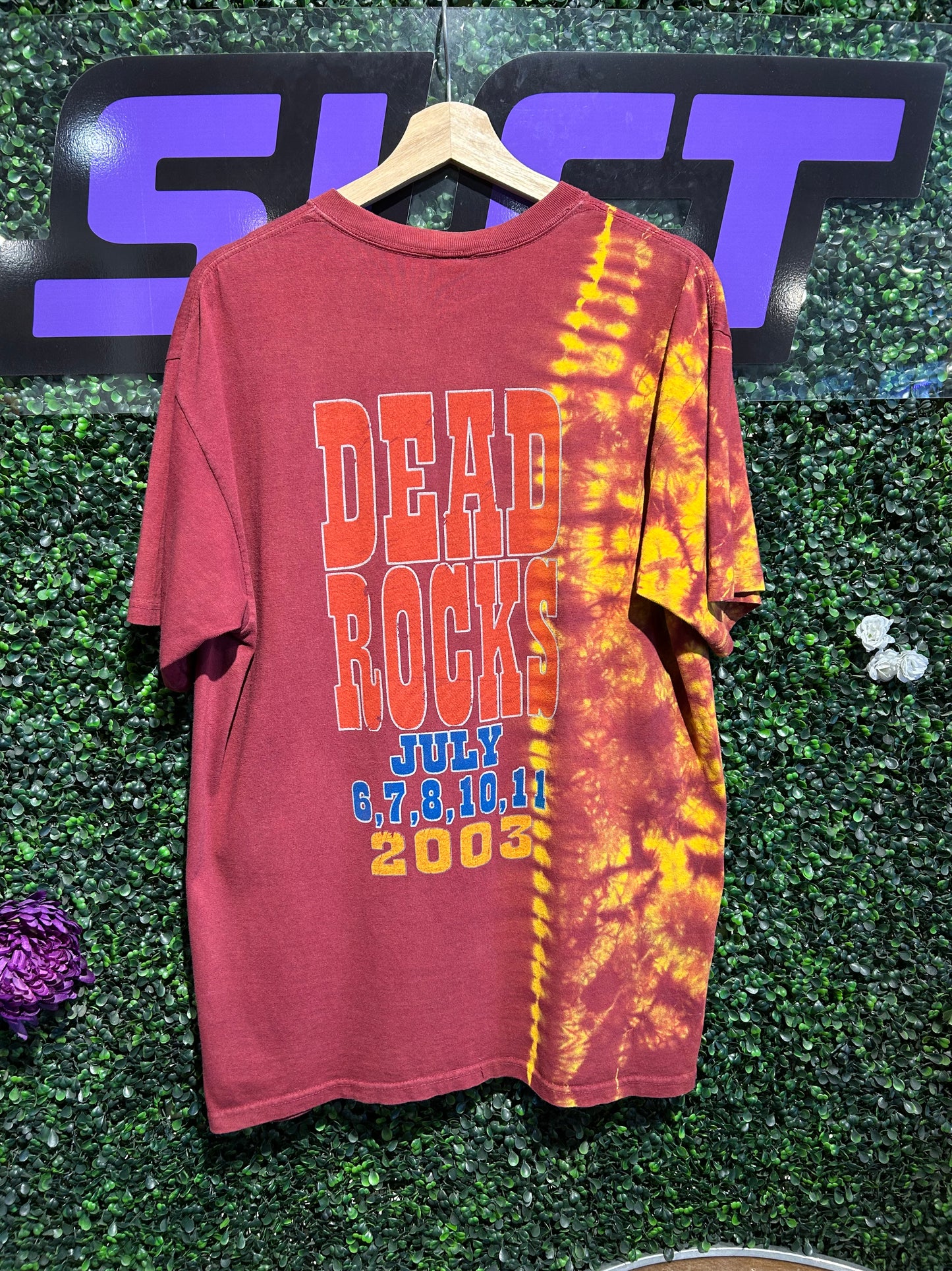 2003 Dead Rocks Grateful Dead Red Rocks Tie-Dye T-Shirt. Size Large
