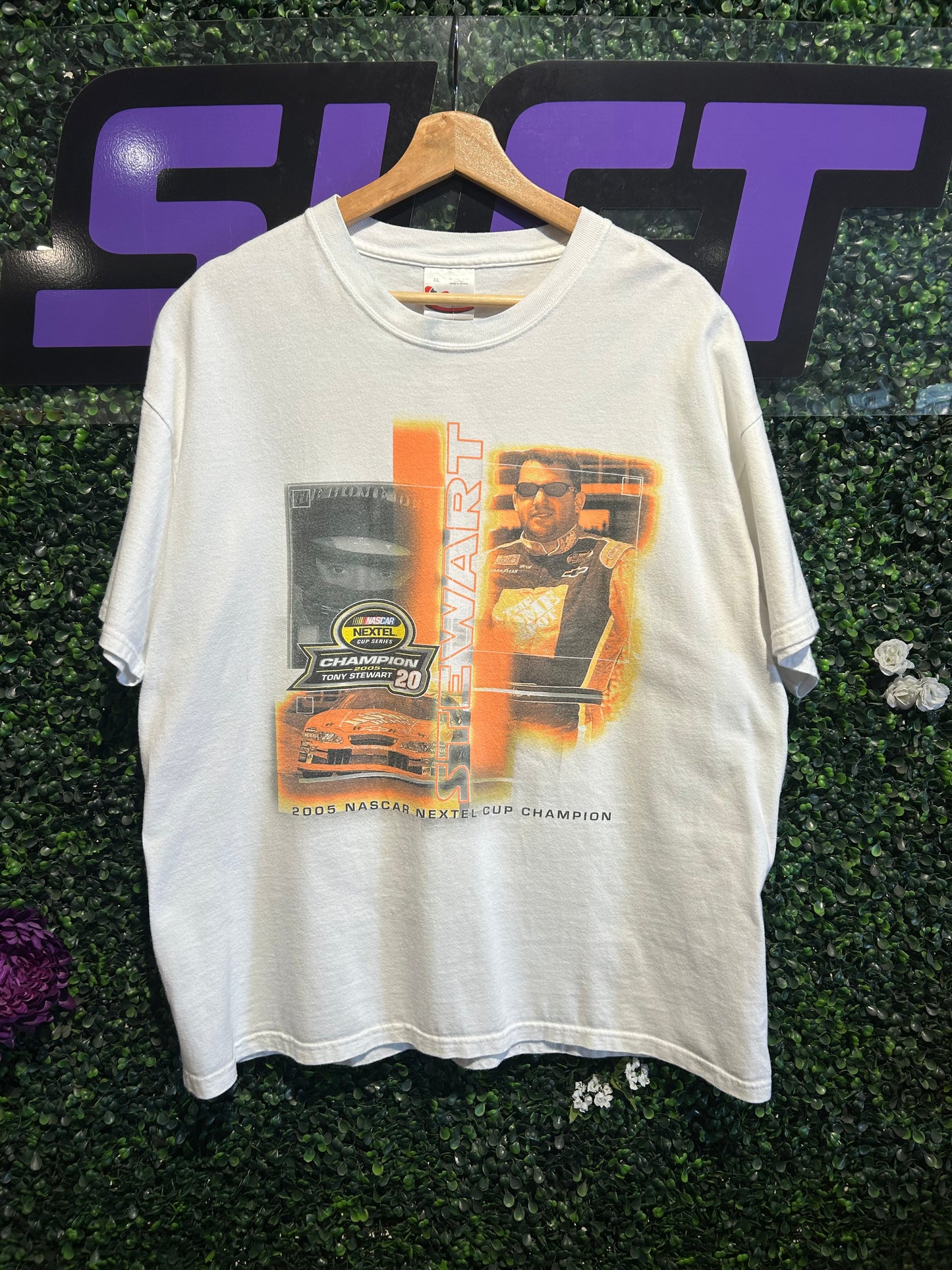 2005 Tony Stewart NASCAR T-Shirt. Size L/XL