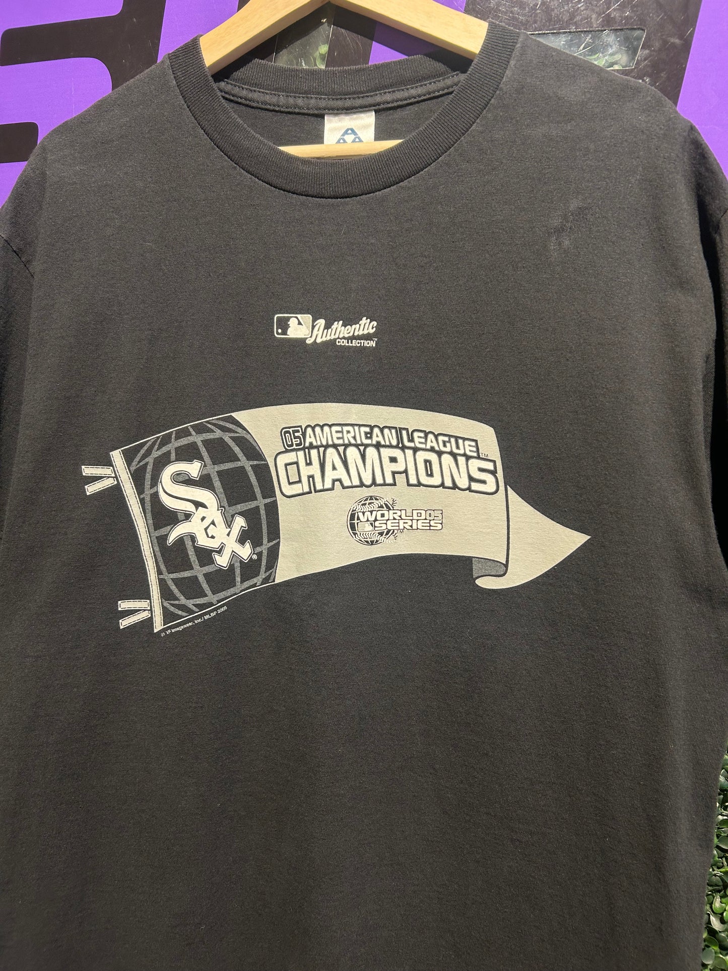 2005 Chicago White Sox World Series T-Shirt. Size Large