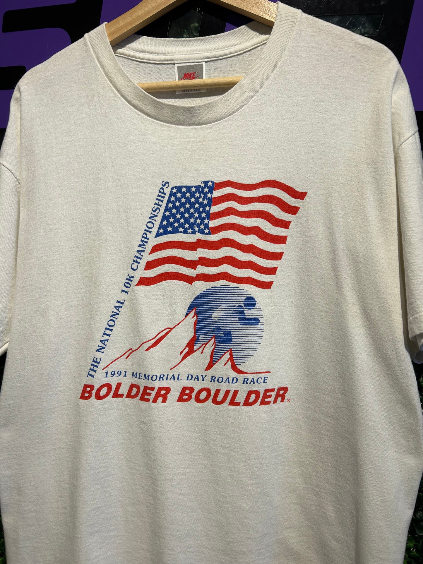 1991 Bolder Boulder Nike T-Shirt. Size Large