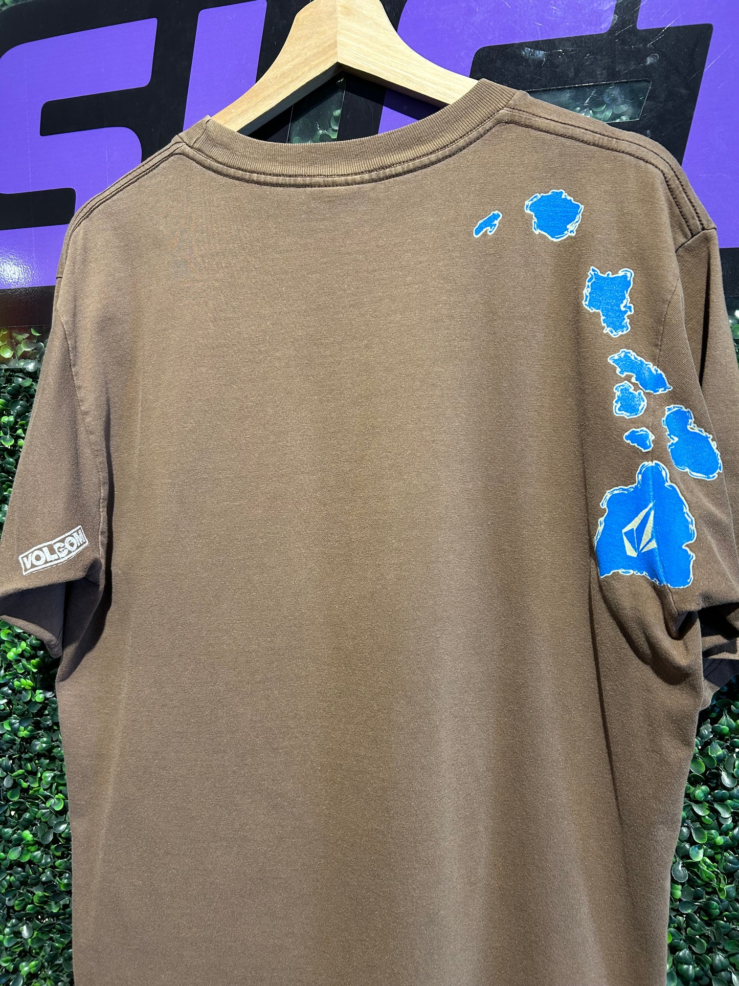 00s Volcom Hawaii T-Shirt. Size Large