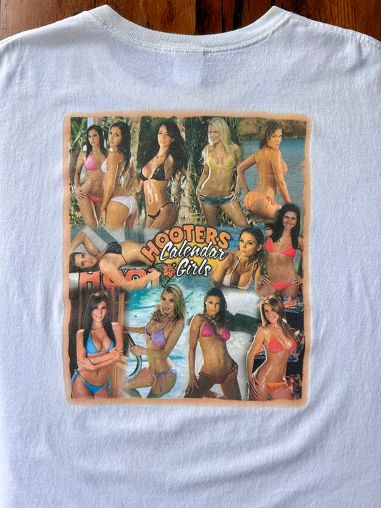 Vintage Hooters Calendar Girls Chicago T-Shirt. Size XXL