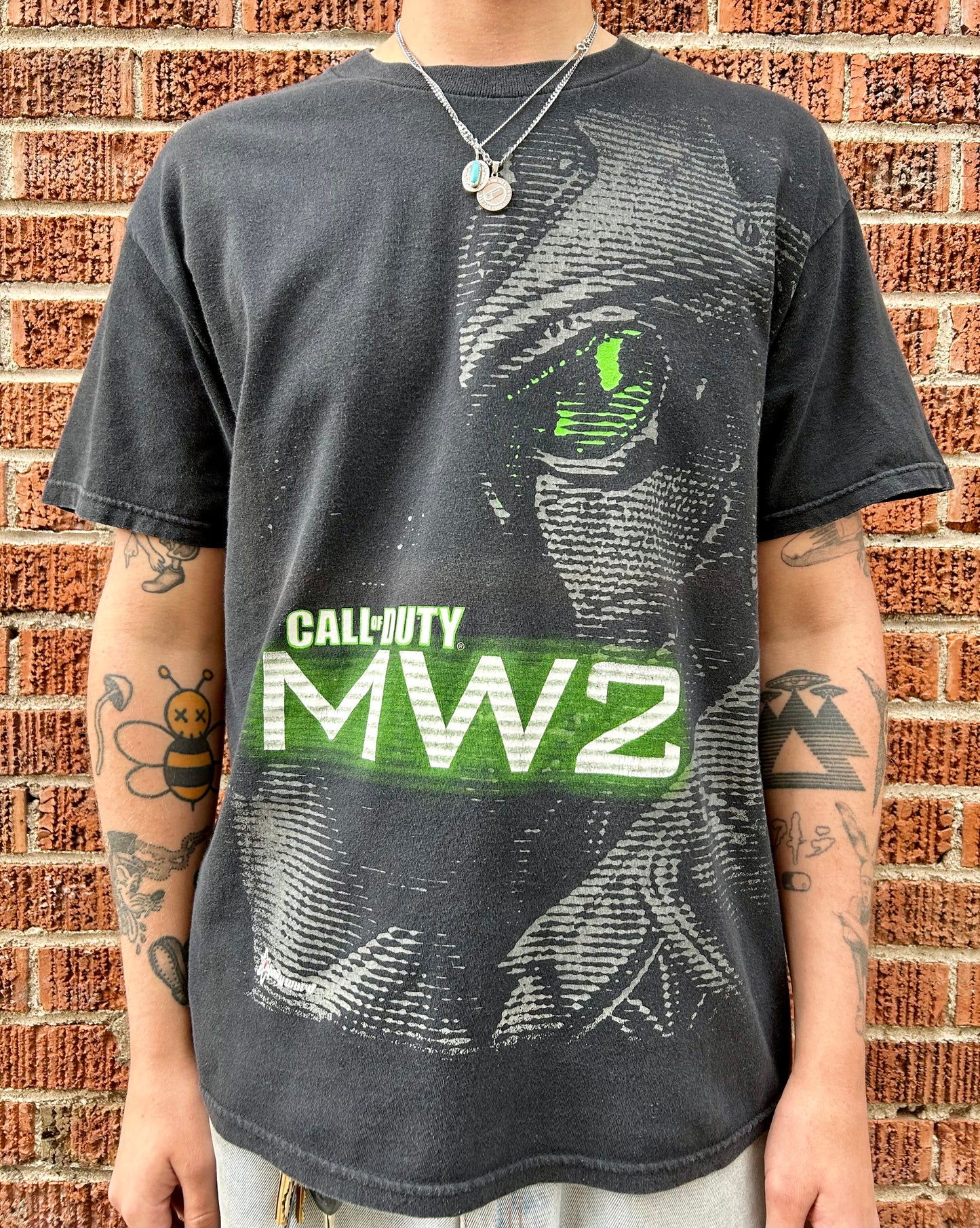 2009 Call Of Duty Modern Warfare 2 Video-Game Promo T-Shirt. Size Large