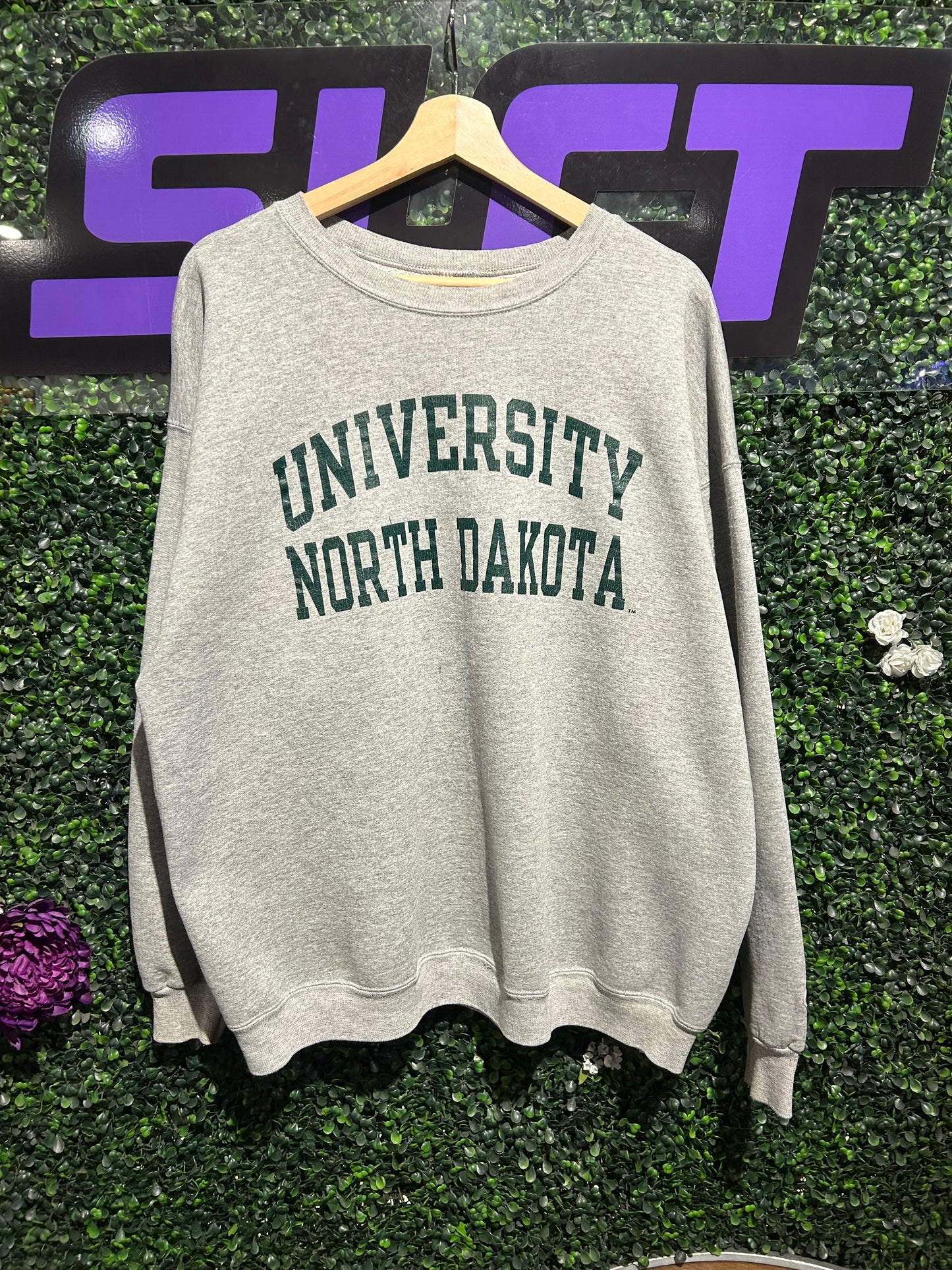 90s University Of North Dakota Crewneck. Size L/XL