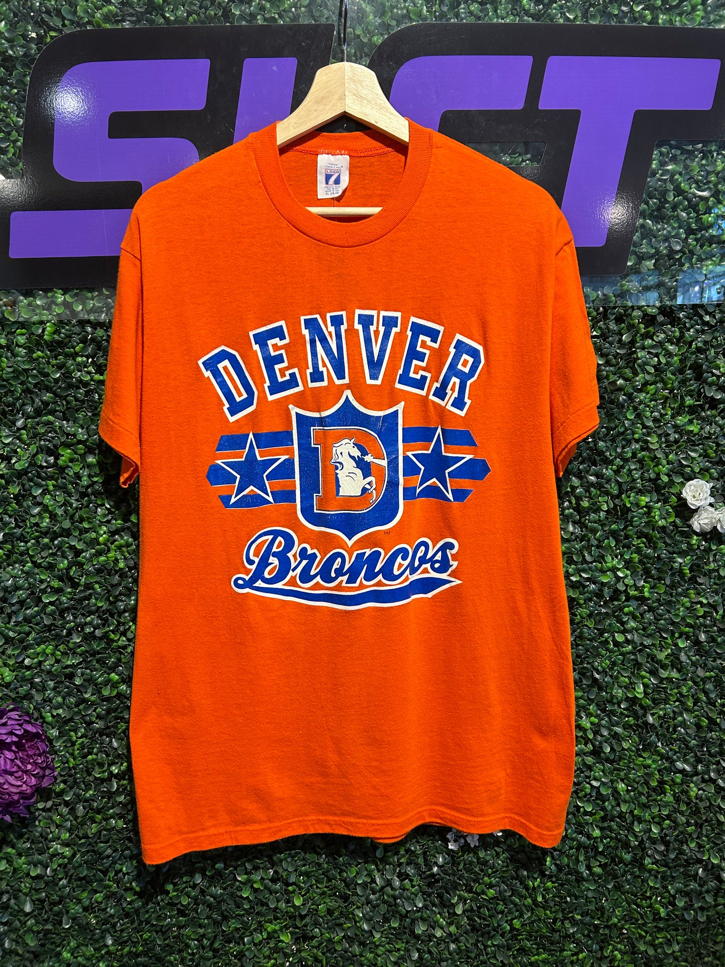 80s Denver Broncos T-Shirt. Size Large