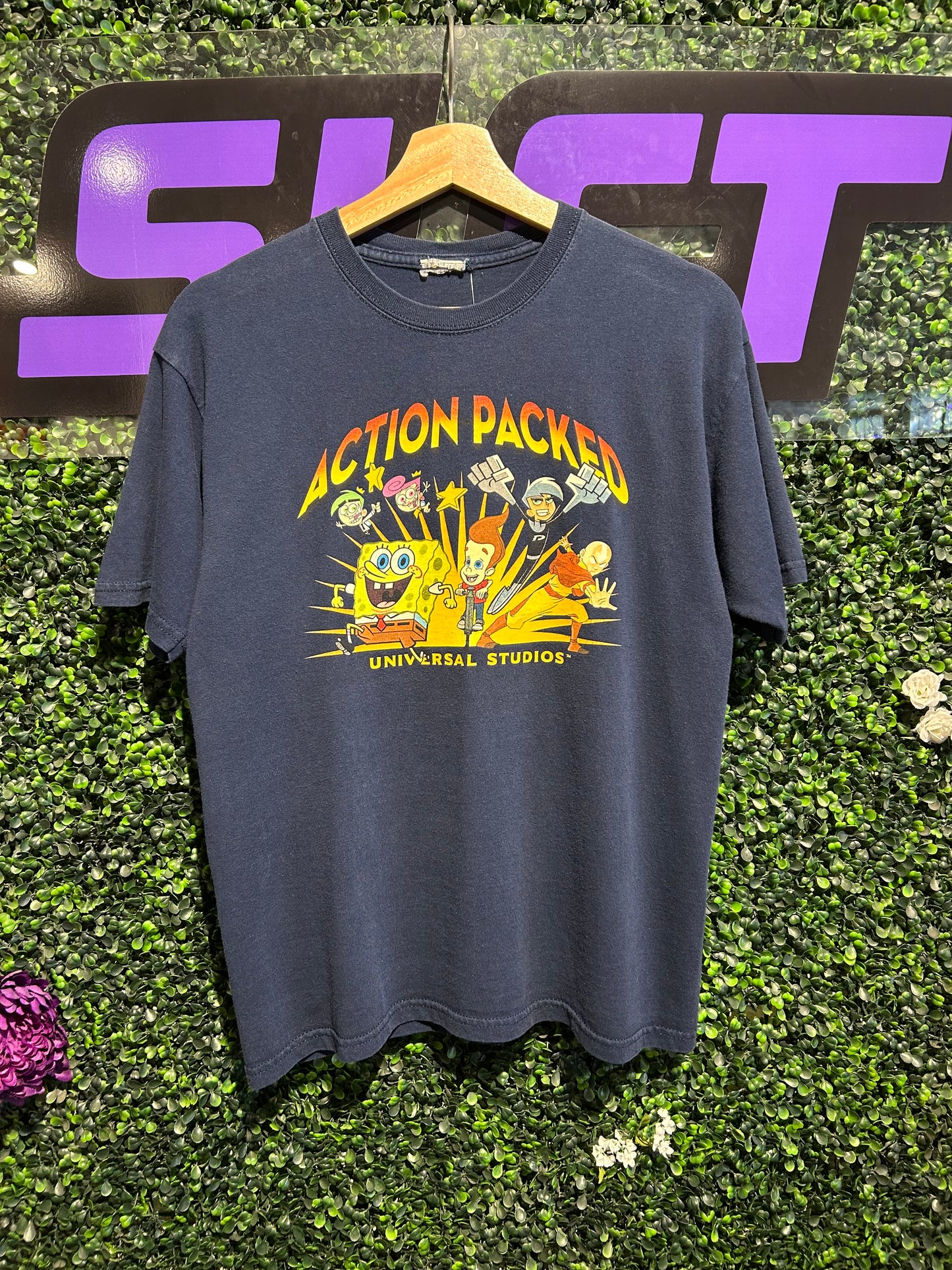 00s Universal Studios Action Packed Nickelodeon T-Shirt. Size Medium