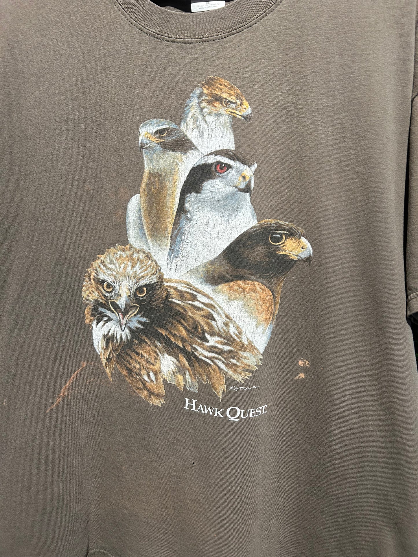 Vintage Hawk Quest T-Shirt. Size L/XL