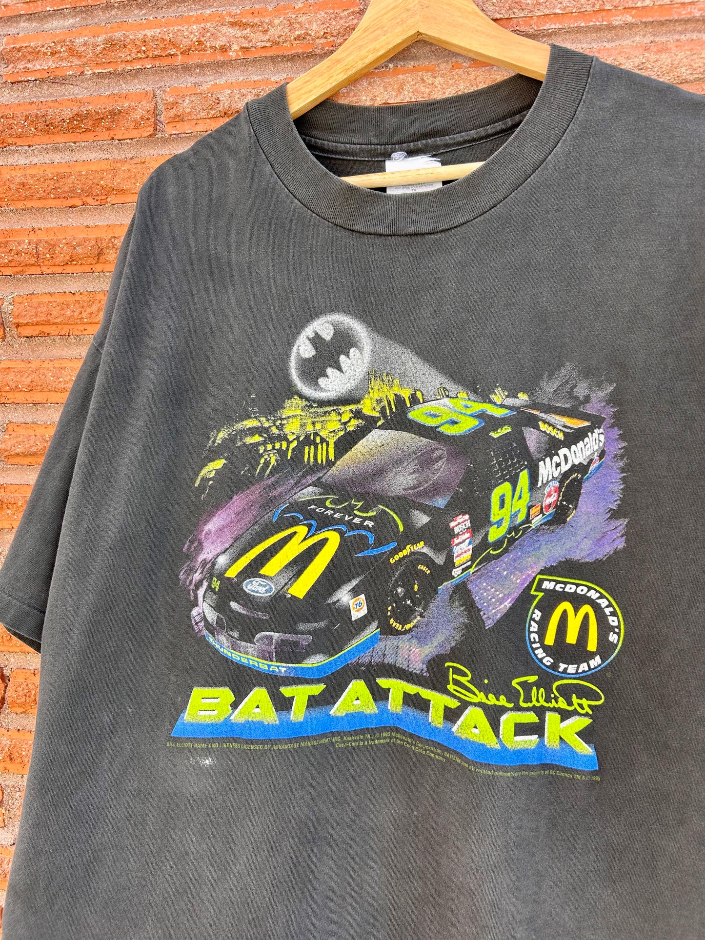 1995 Bat Attack McDonalds Racing Team Bill Elliot NASCAR T-Shirt. Size XL
