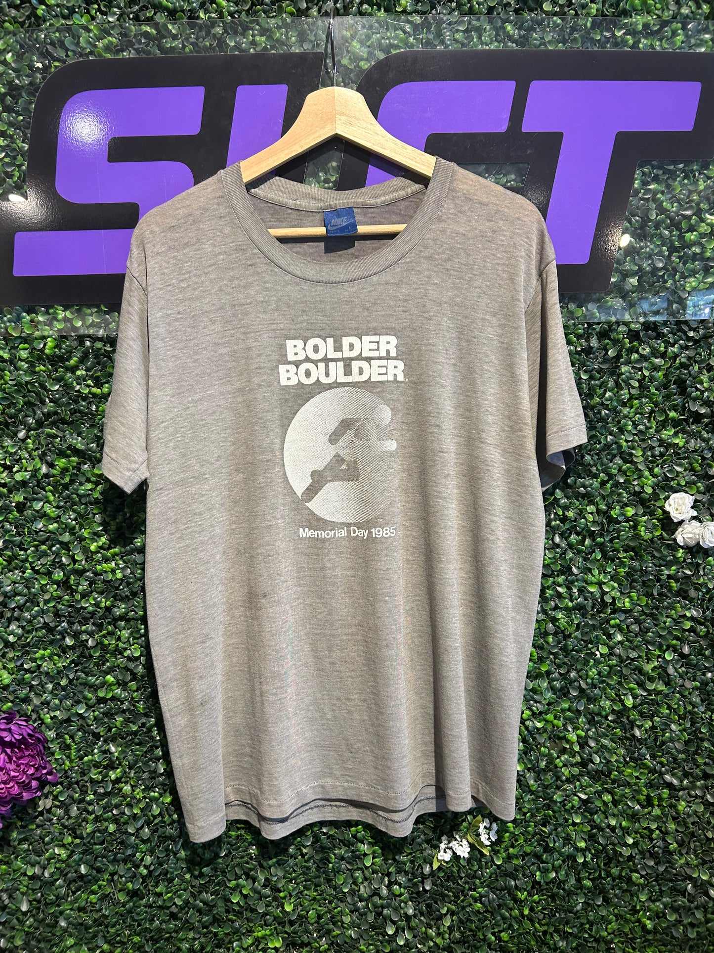 1985 Bolder Boulder Nike Race Official T-Shirt. Size Large