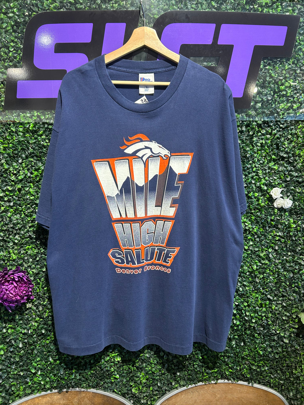 90s Denver Broncos Mile High Salute T-Shirt. Size XXL