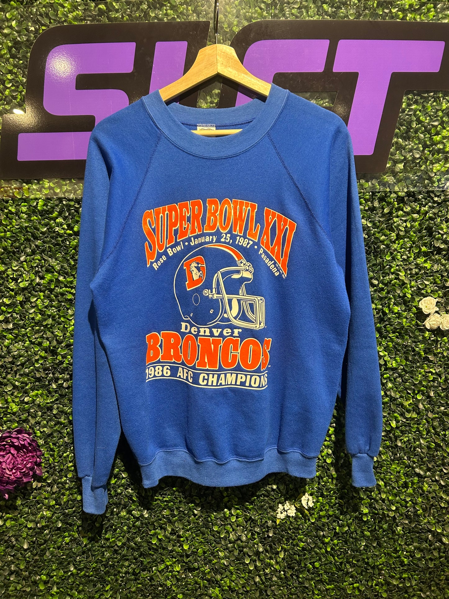 1987 Denver Broncos Super Bowl Crewneck. Size Medium