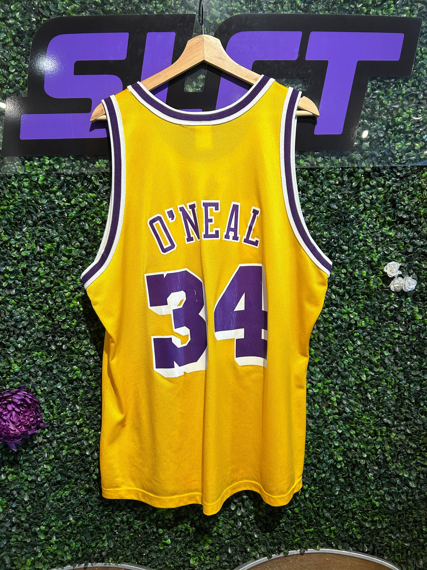 Vintage Los Angeles Lakers #34 Shaquille O’Neal Champion Jersey. Size L/XL