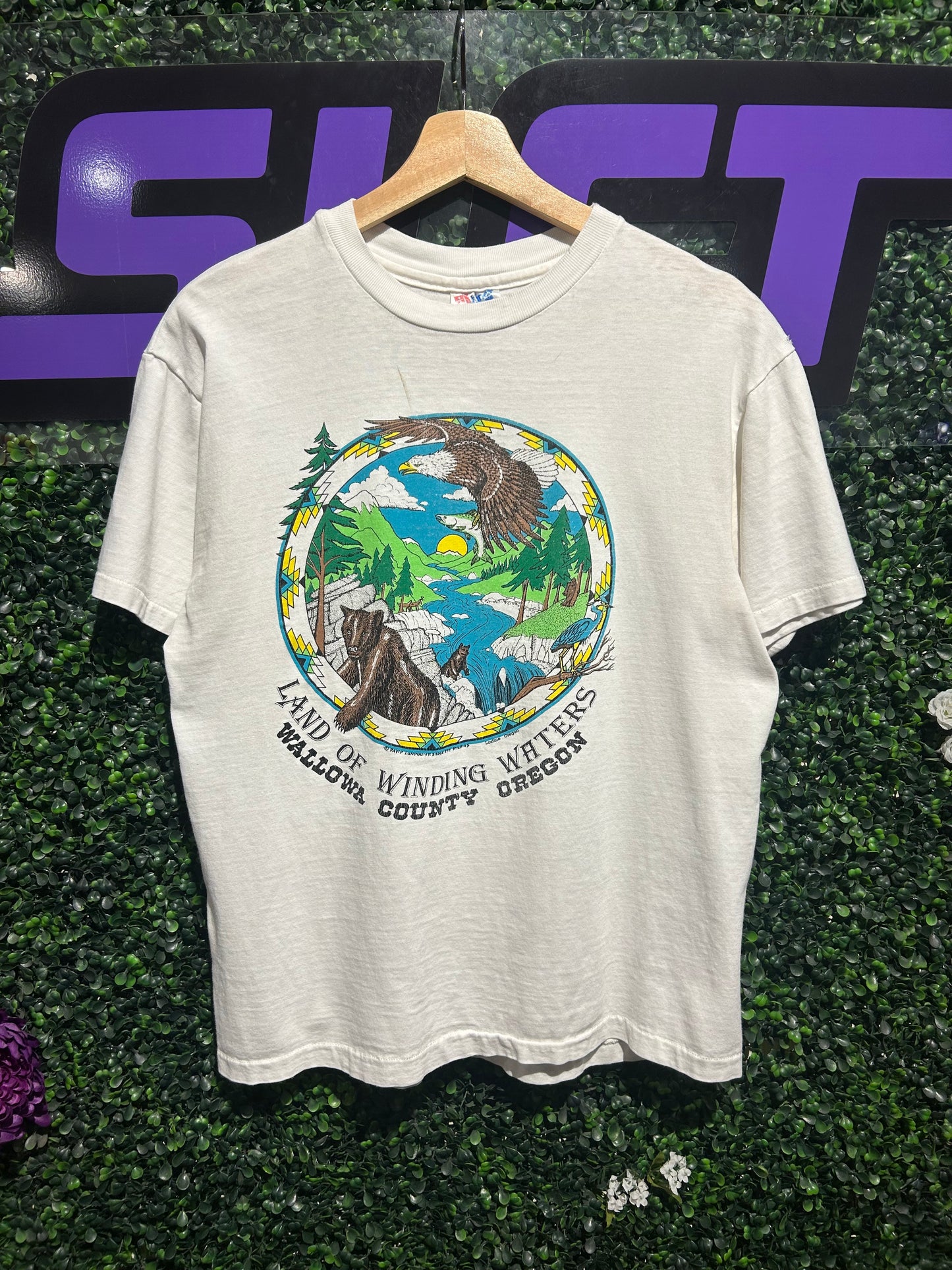 90s Land Of Winding Waters Oregon T-Shirt. Size Medium